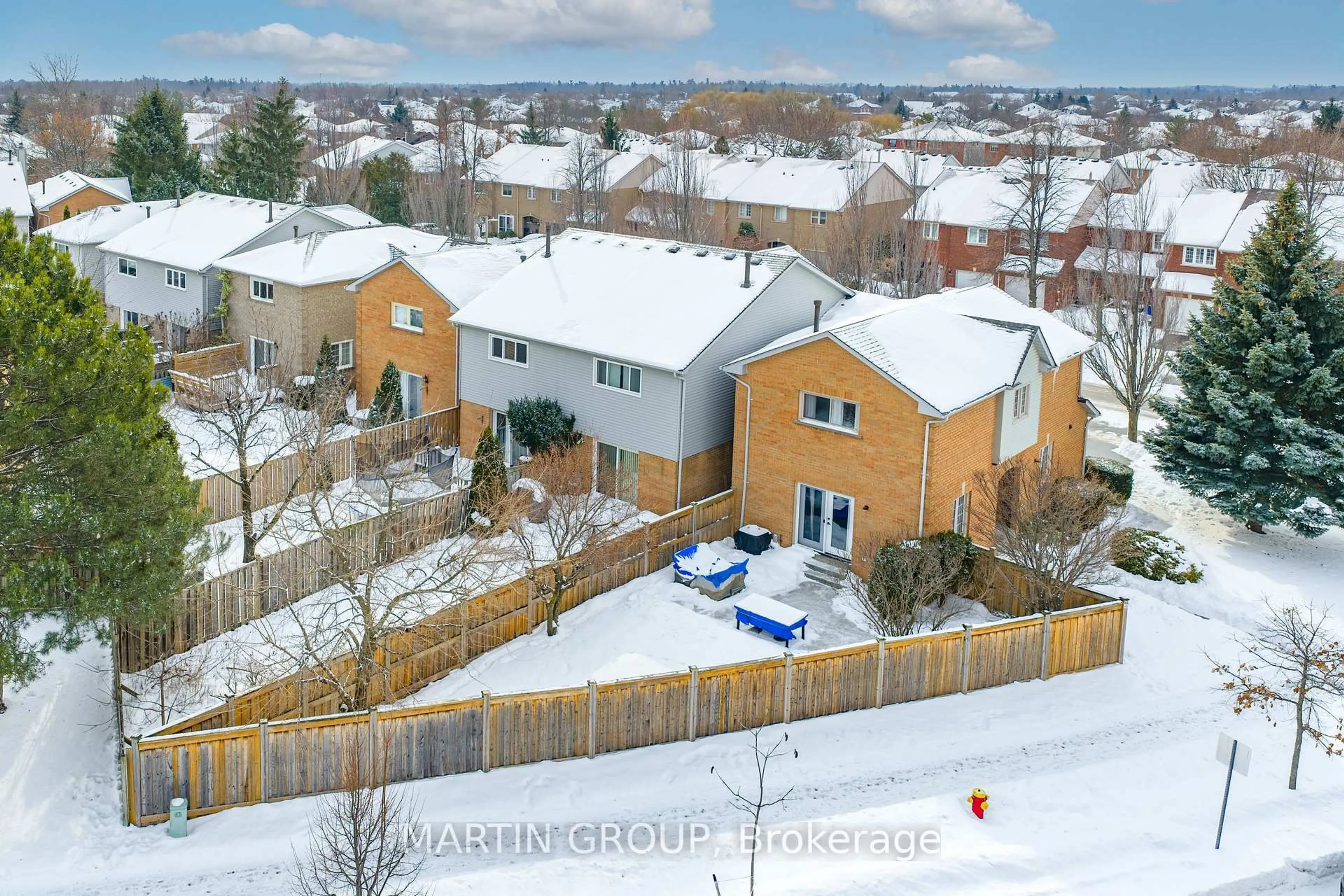 A pic from outside/outdoor area/front of a property/back of a property/a pic from drone, city buildings view from balcony for 2455 New Wood Dr, Oakville Ontario L6H 5Y3