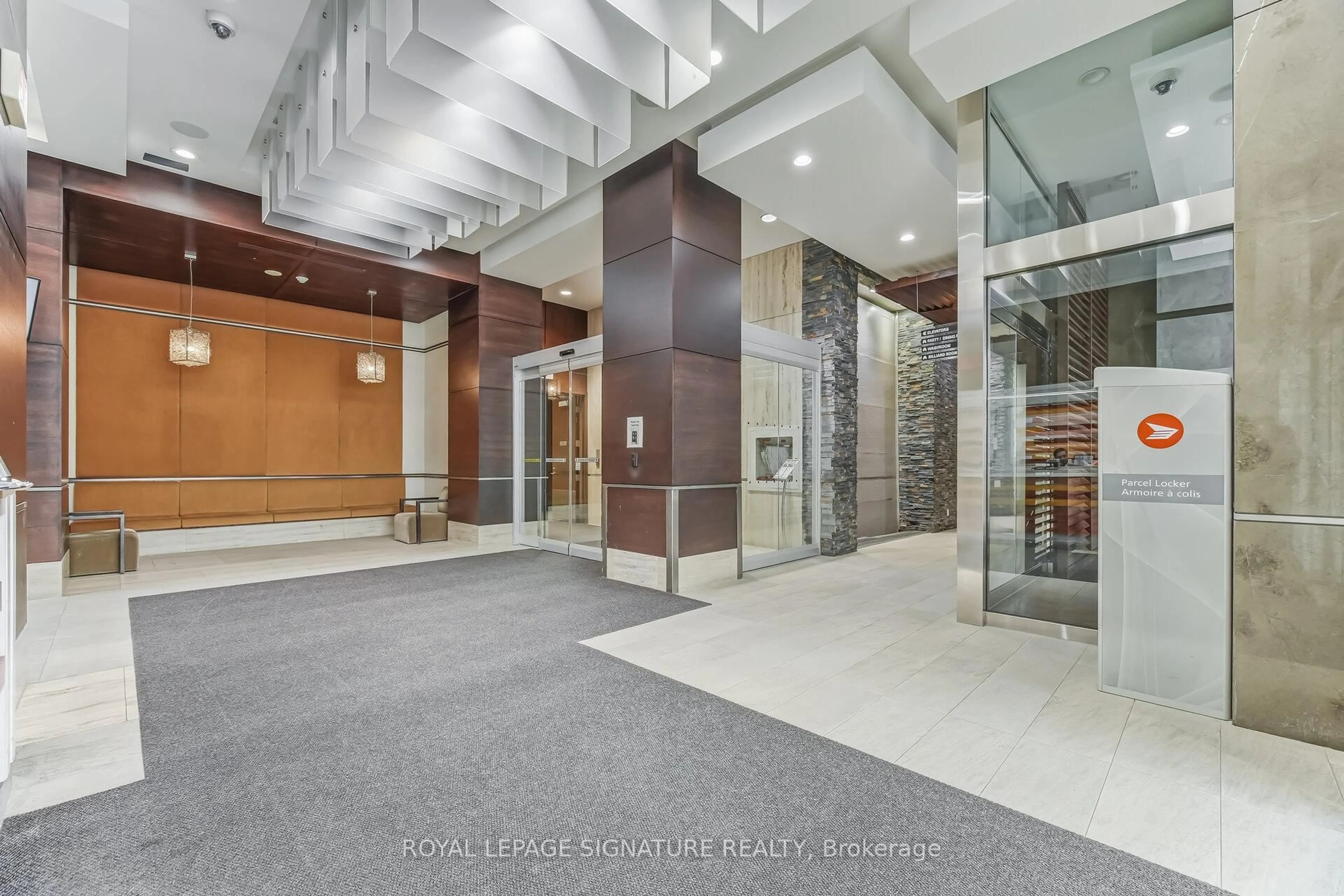 Indoor foyer for 330 Burnhamthorpe Rd #1402, Mississauga Ontario L5B 0E1