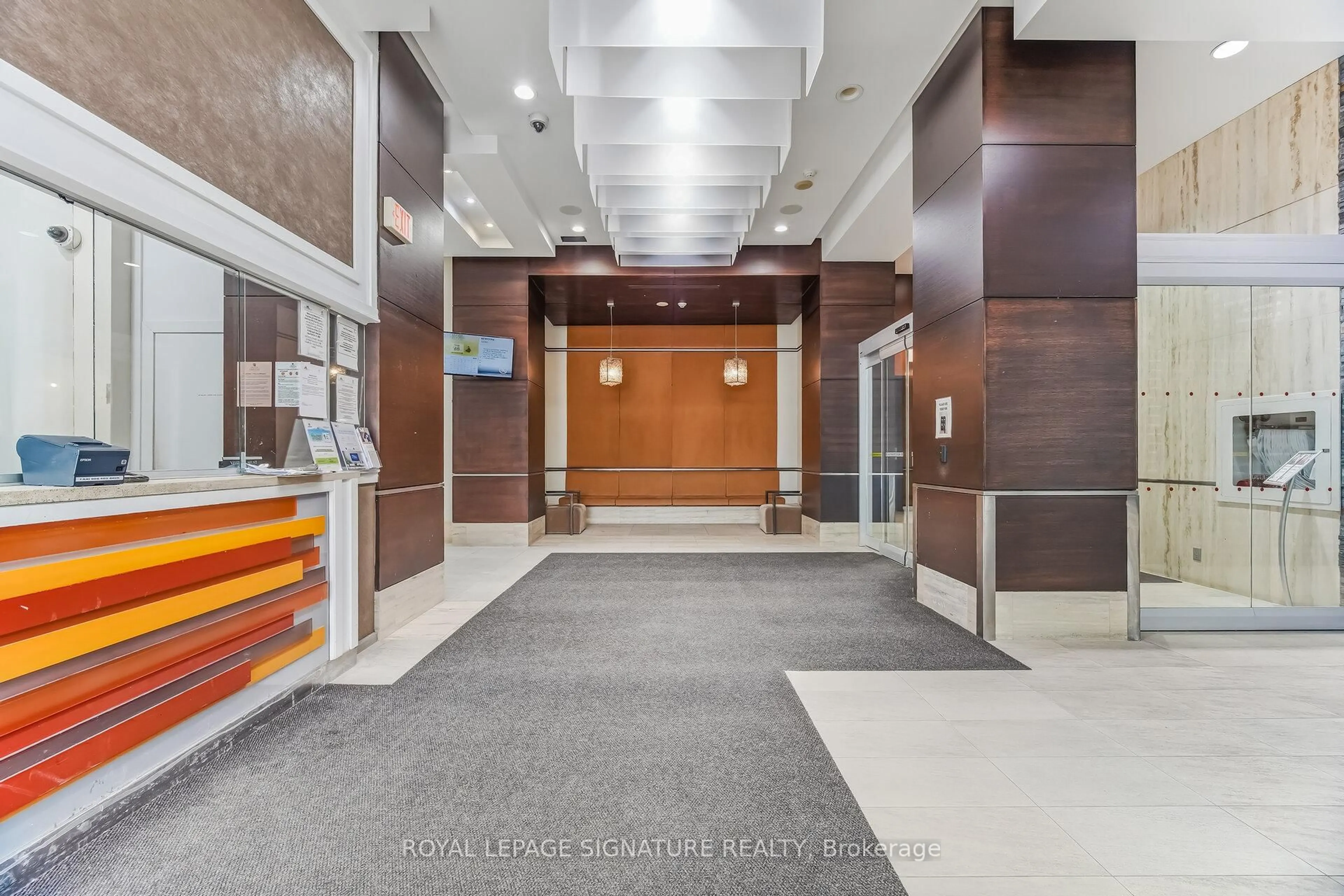 Indoor foyer for 330 Burnhamthorpe Rd #1402, Mississauga Ontario L5B 0E1