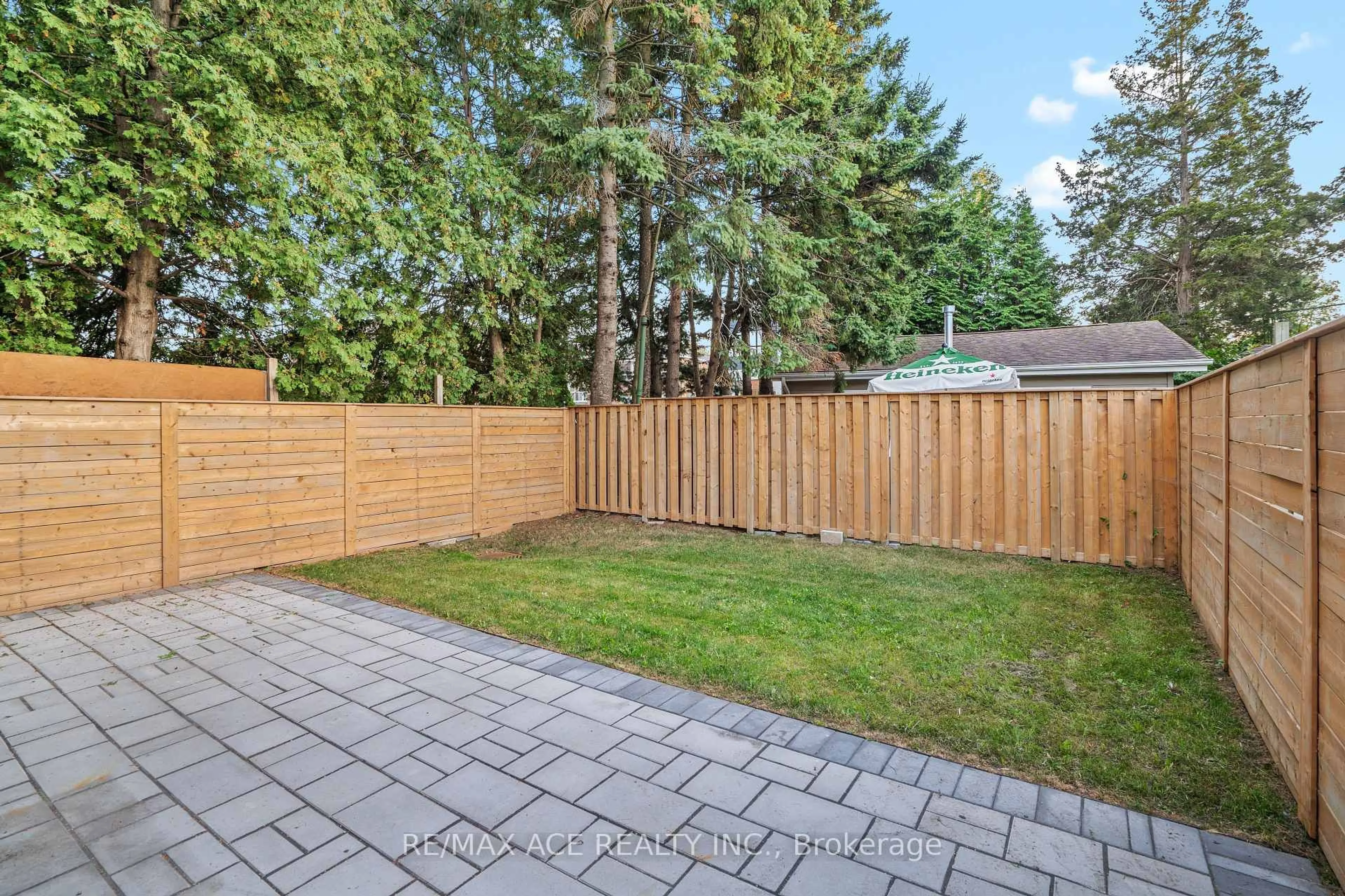 Patio, street for 10A Benson Ave, Mississauga Ontario L5H 2P2