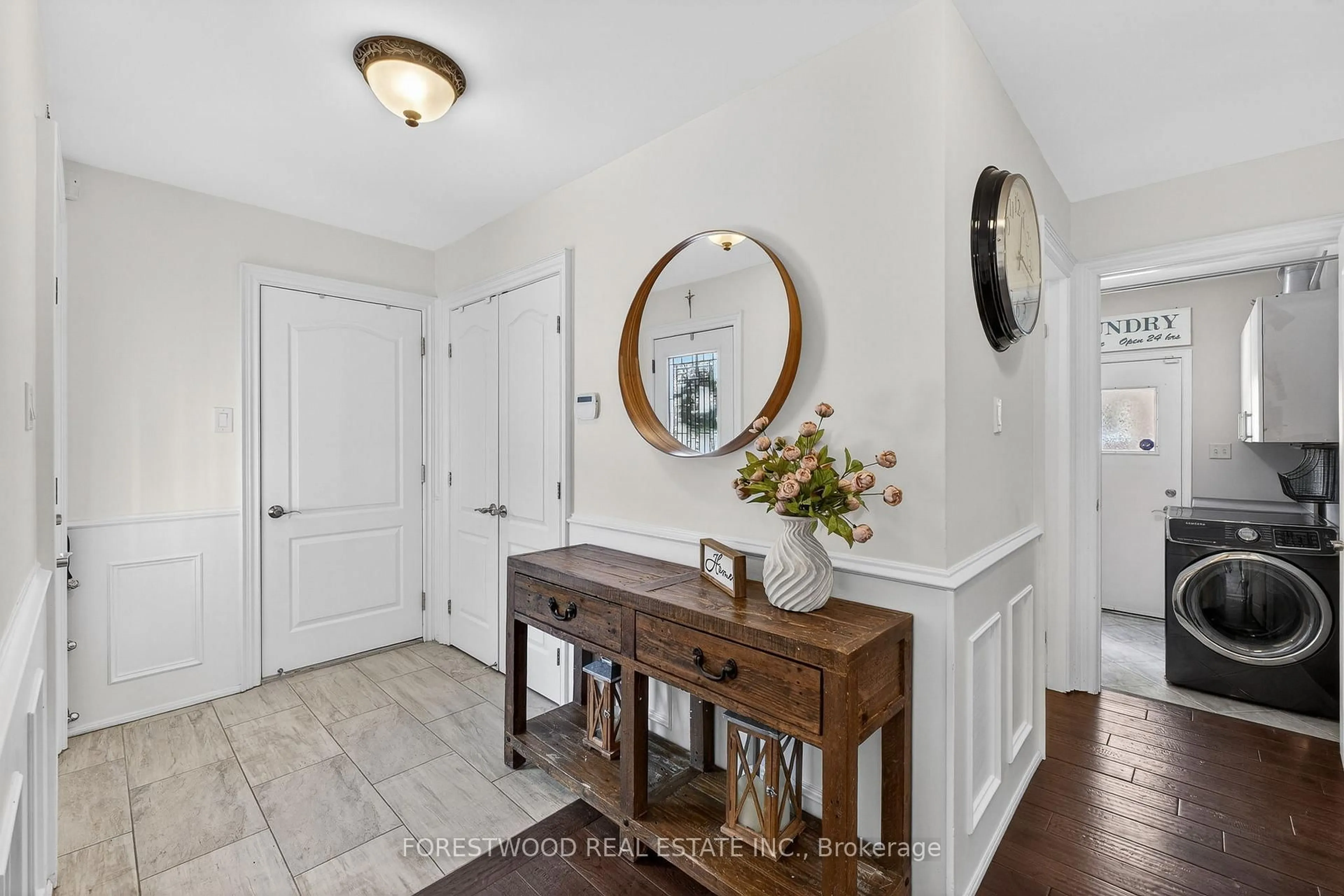 Indoor entryway for 3623 Kelso Cres, Mississauga Ontario L5L 4R9