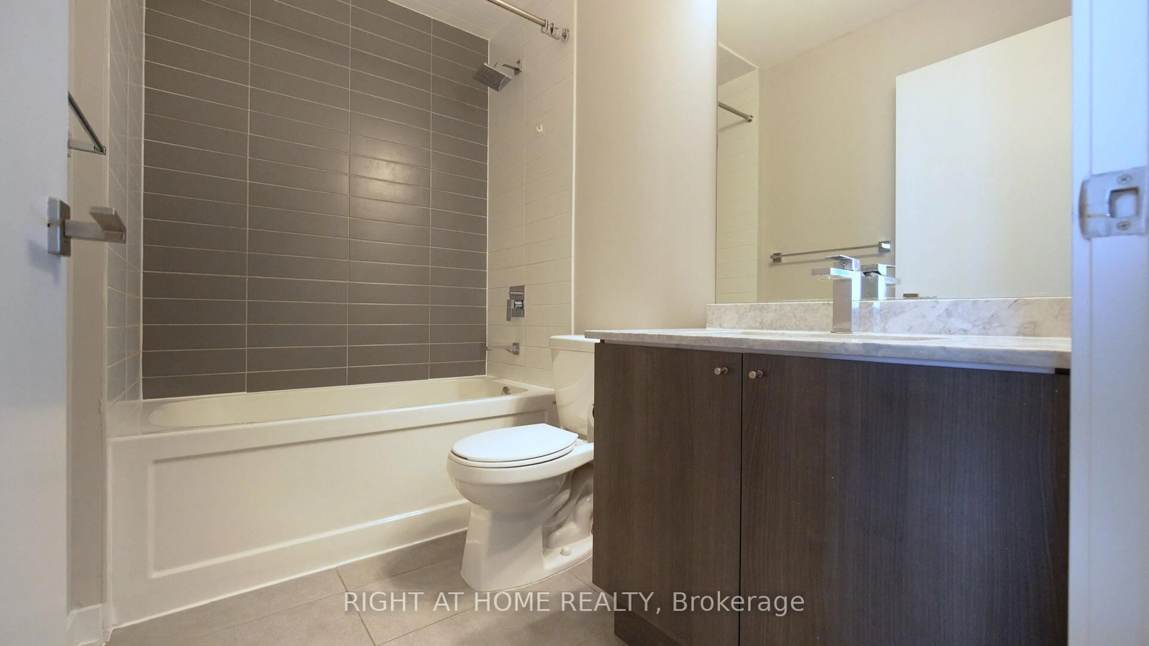 Standard bathroom, unknown for 4011 Brickstone Mews #715, Mississauga Ontario L5B 0G3
