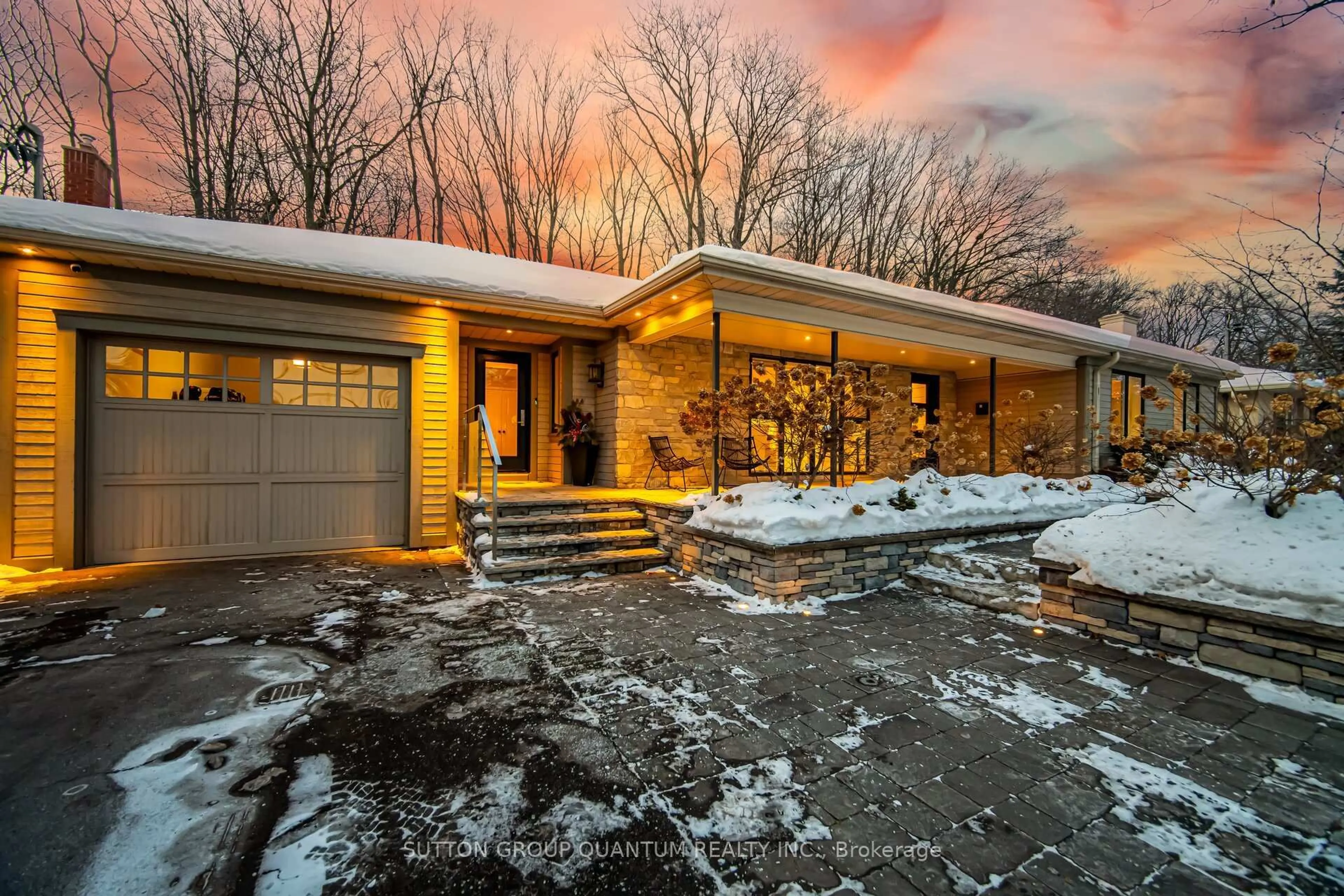 Home with brick exterior material, street for 133 Mineola Rd, Mississauga Ontario L5G 2E7