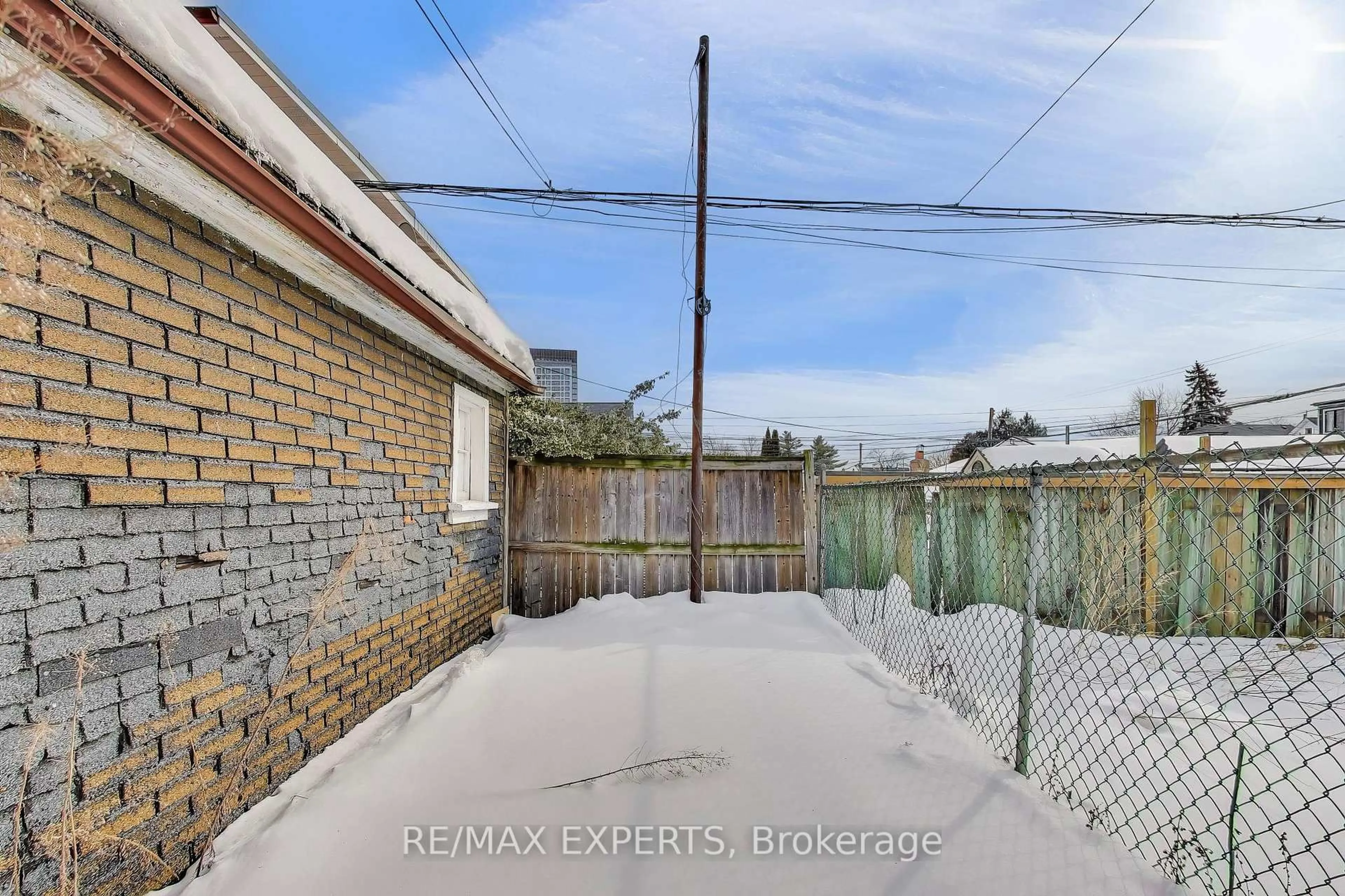 Patio, street for 1895 Davenport Rd, Toronto Ontario M6N 1C1
