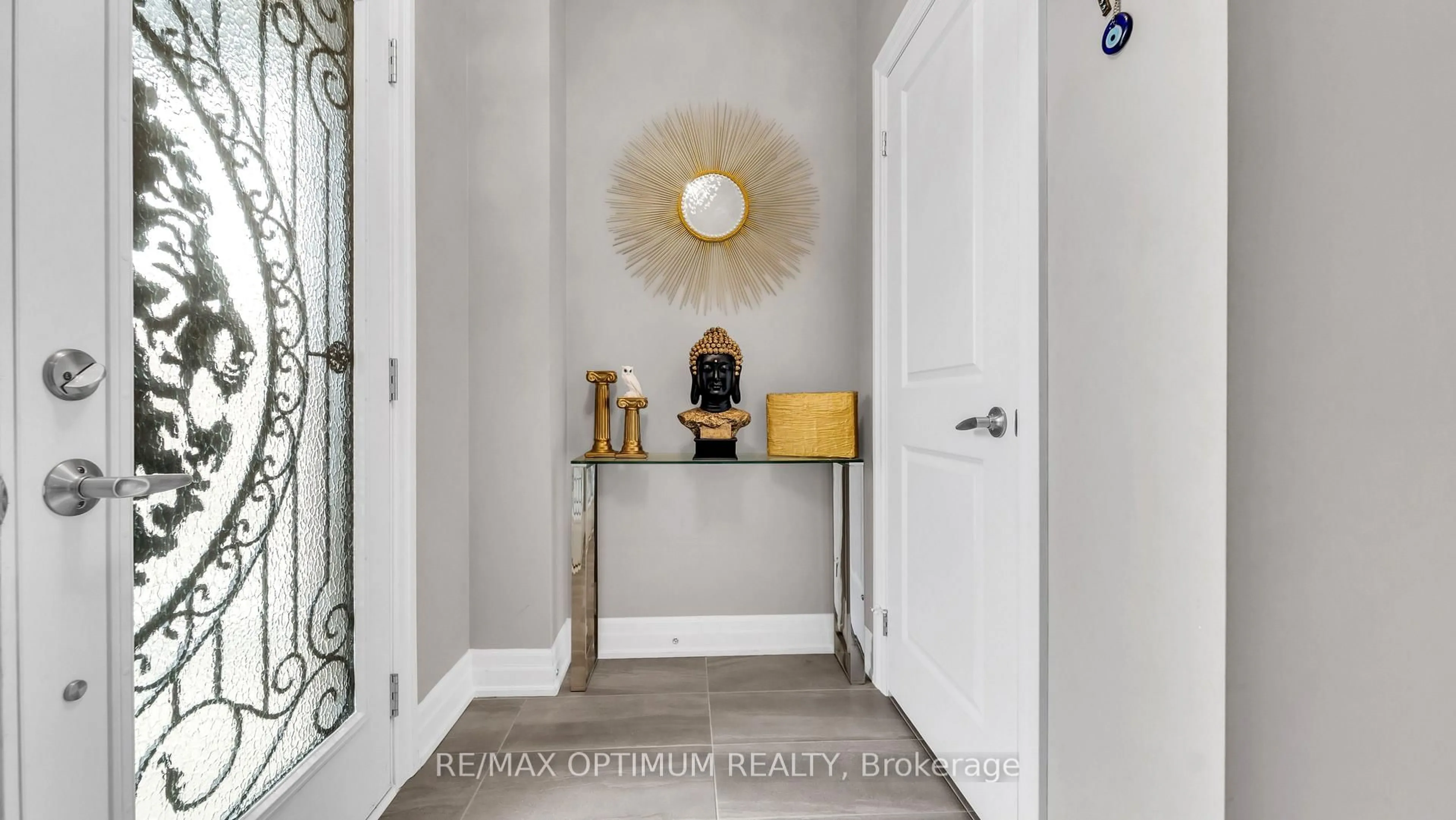 Indoor entryway for 28 Workgreen Pkwy, Brampton Ontario L6Y 6J5