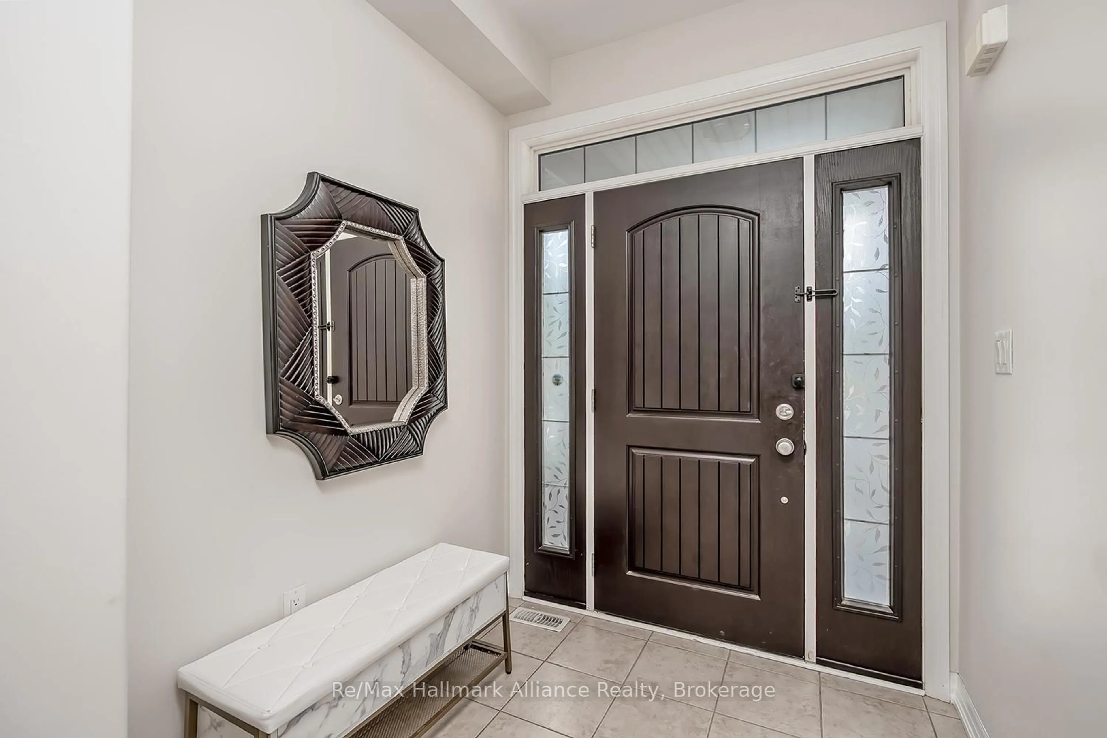 Indoor entryway for 177 Sixteen Mile Dr, Oakville Ontario L6M 0T7