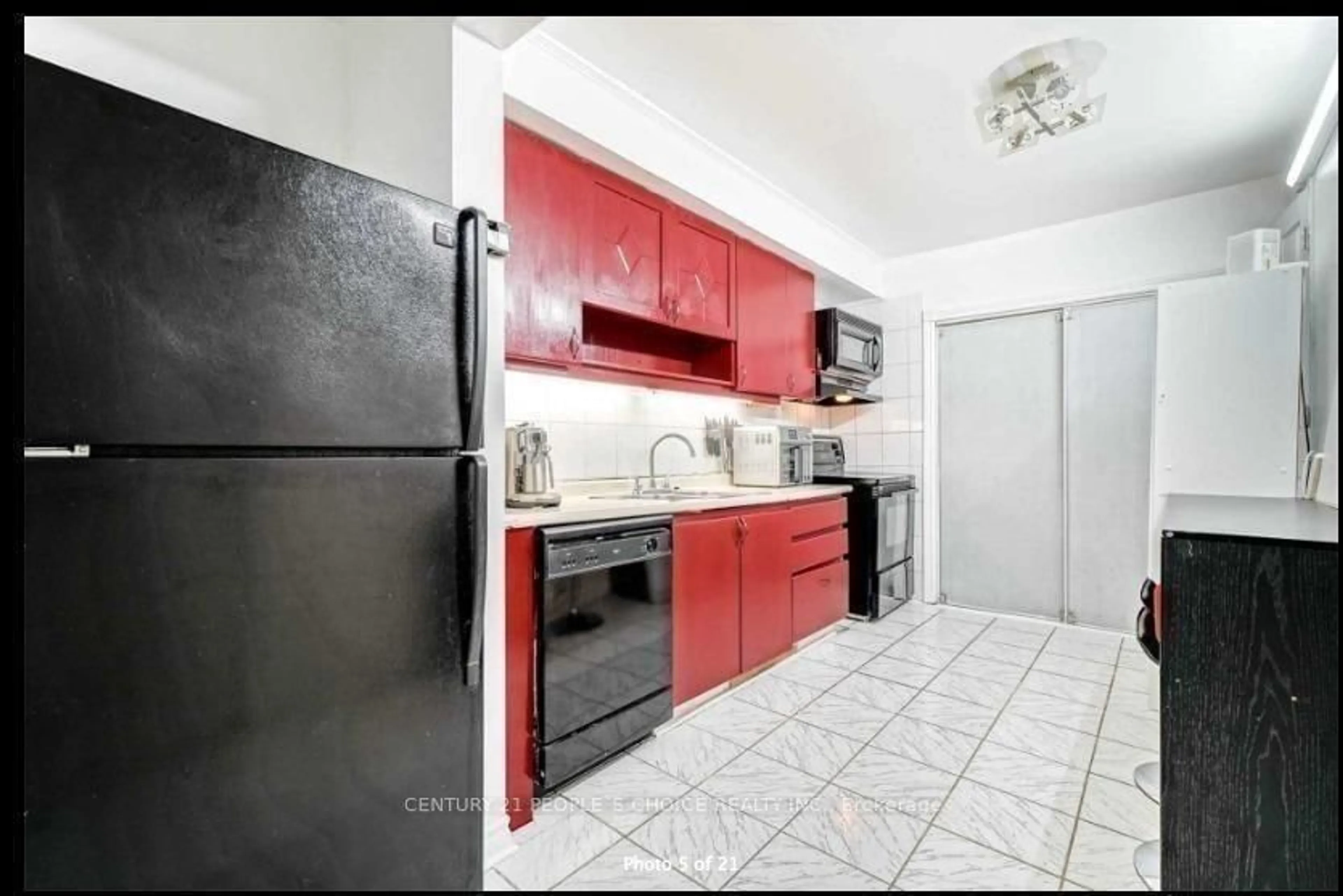 Standard kitchen, ceramic/tile floor for 681 Jane St, Toronto Ontario M6N 4A6