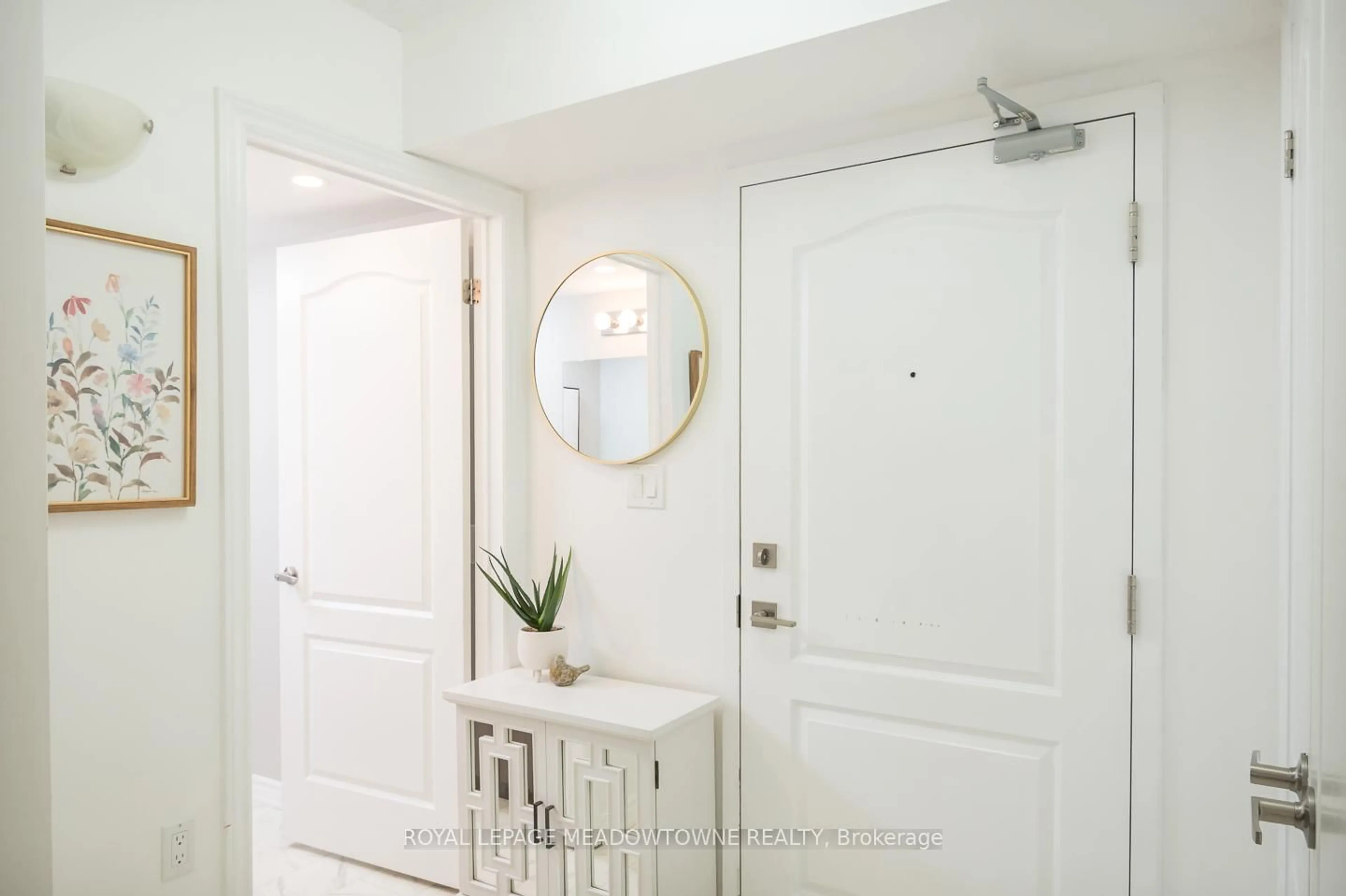 Indoor entryway for 1440 Main St #312, Milton Ontario L9T 0W3