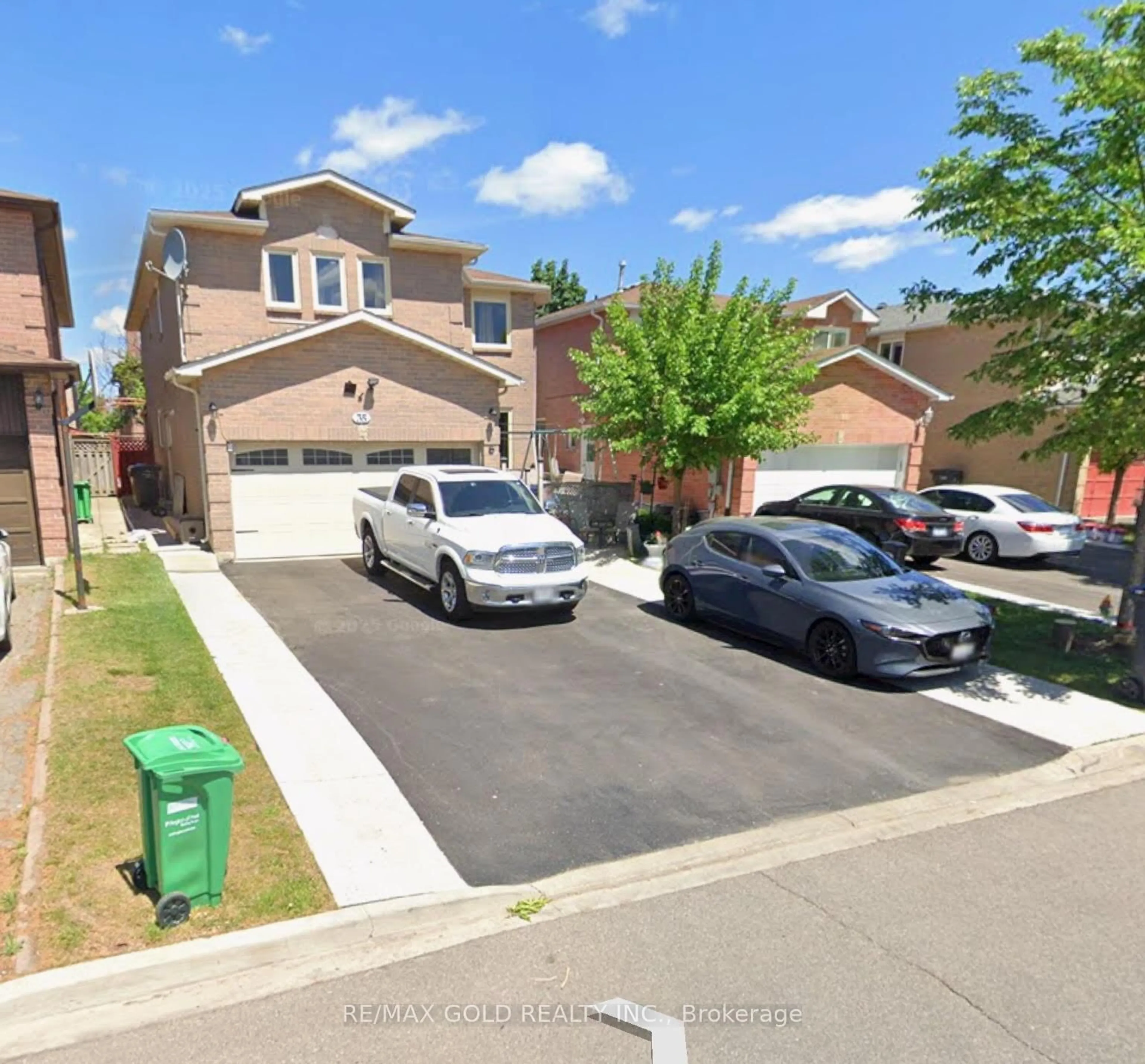 A pic from outside/outdoor area/front of a property/back of a property/a pic from drone, street for 35 Kirk Dr, Brampton Ontario L6X 4E6