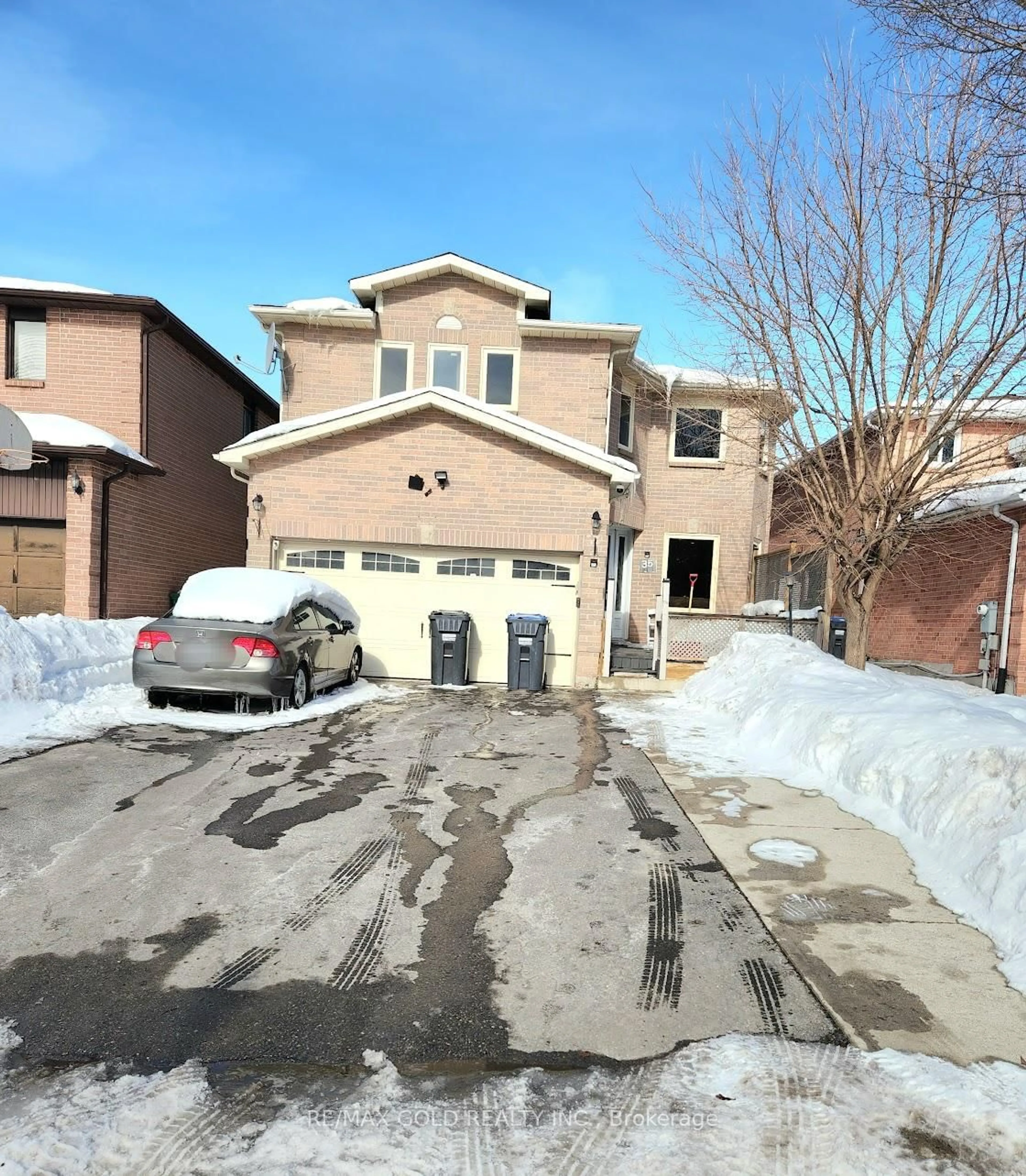 A pic from outside/outdoor area/front of a property/back of a property/a pic from drone, street for 35 Kirk Dr, Brampton Ontario L6X 4E6