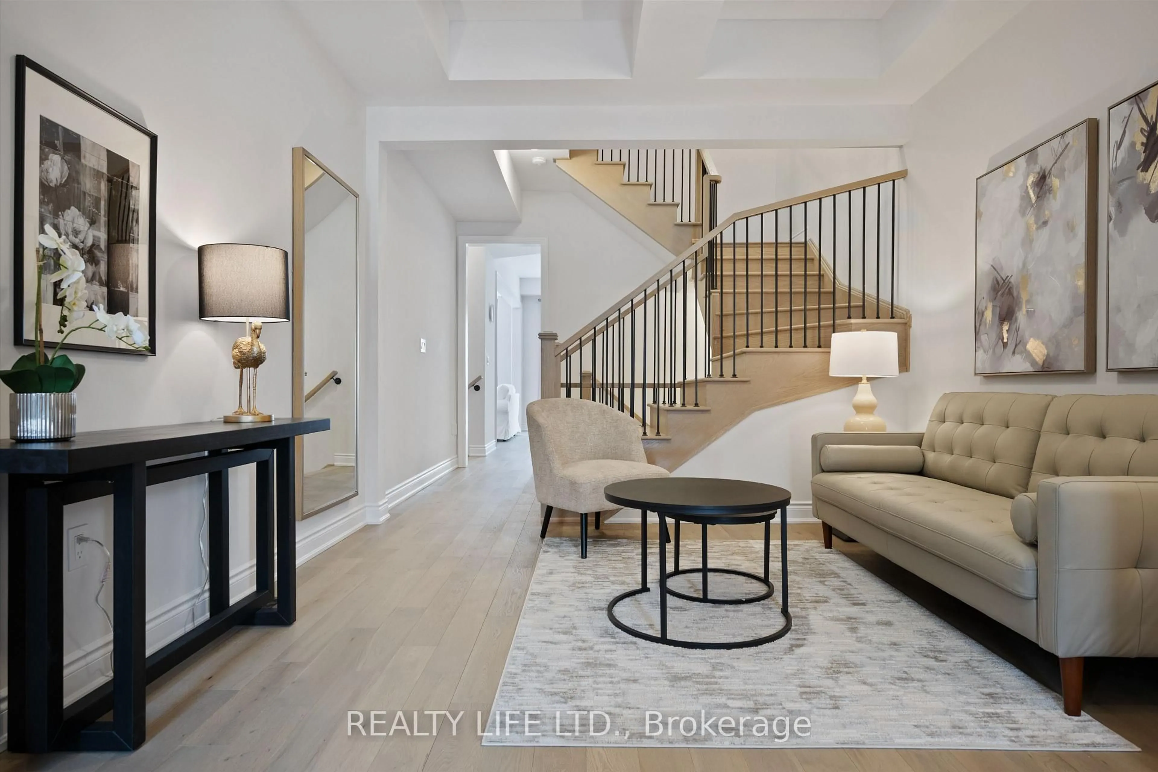 Indoor entryway for 1280 Anthonia Tr, Oakville Ontario L6H 7Y6