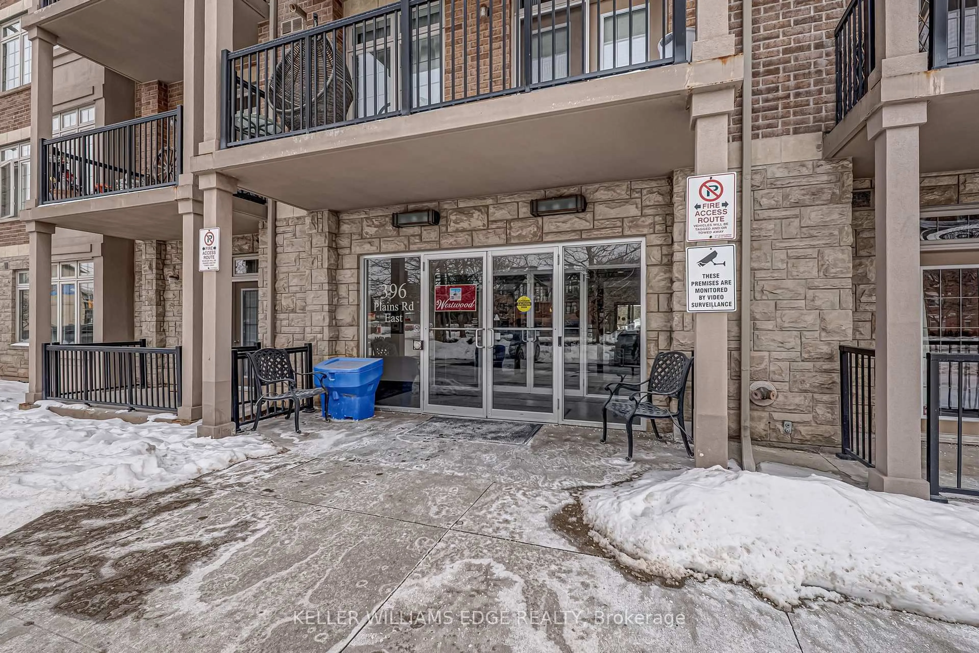 Indoor foyer for 396 Plains Rd #207, Burlington Ontario L7T 2C8