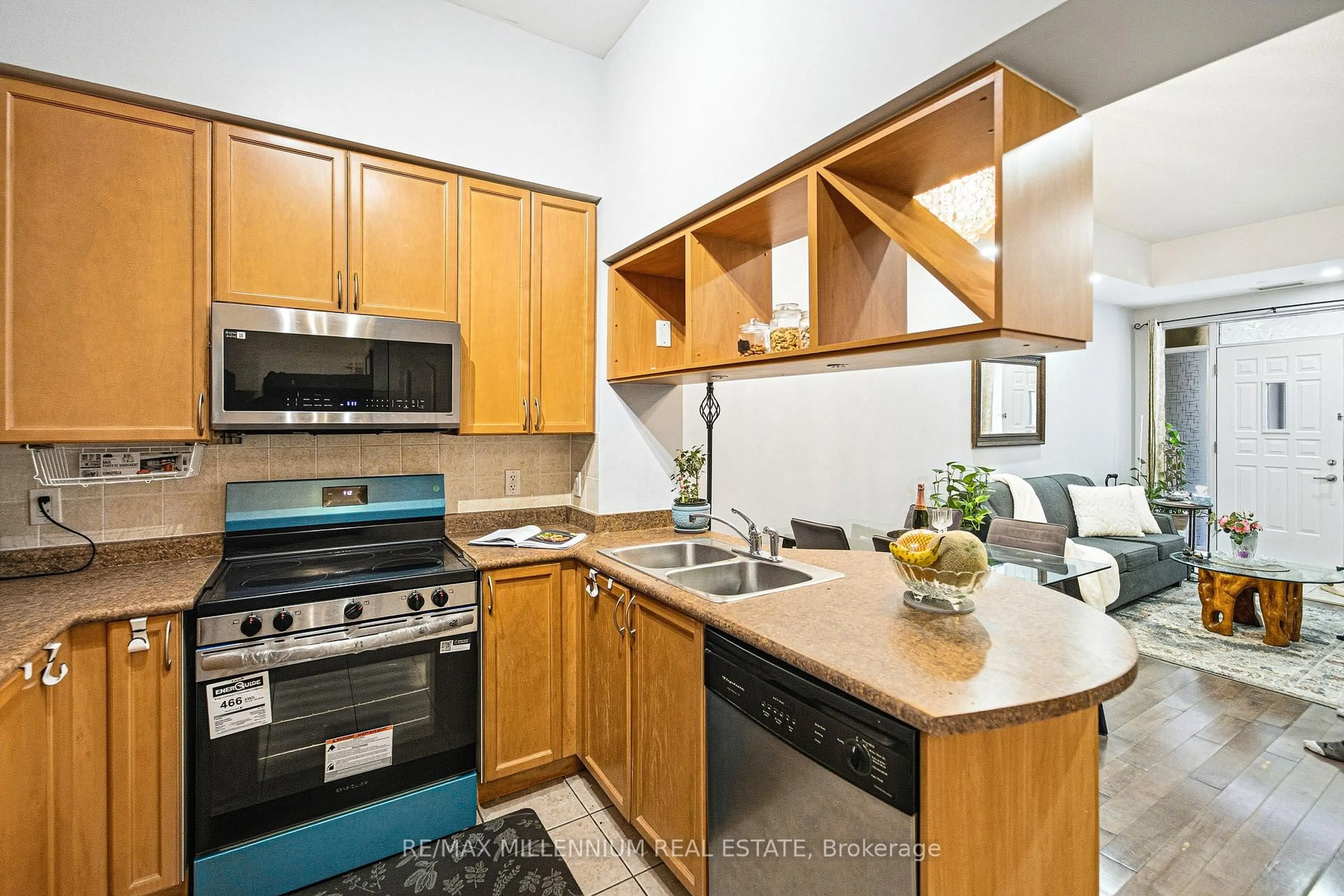 Standard kitchen, unknown for 330 Princess Royal Dr #105, Mississauga Ontario L5B 4M8