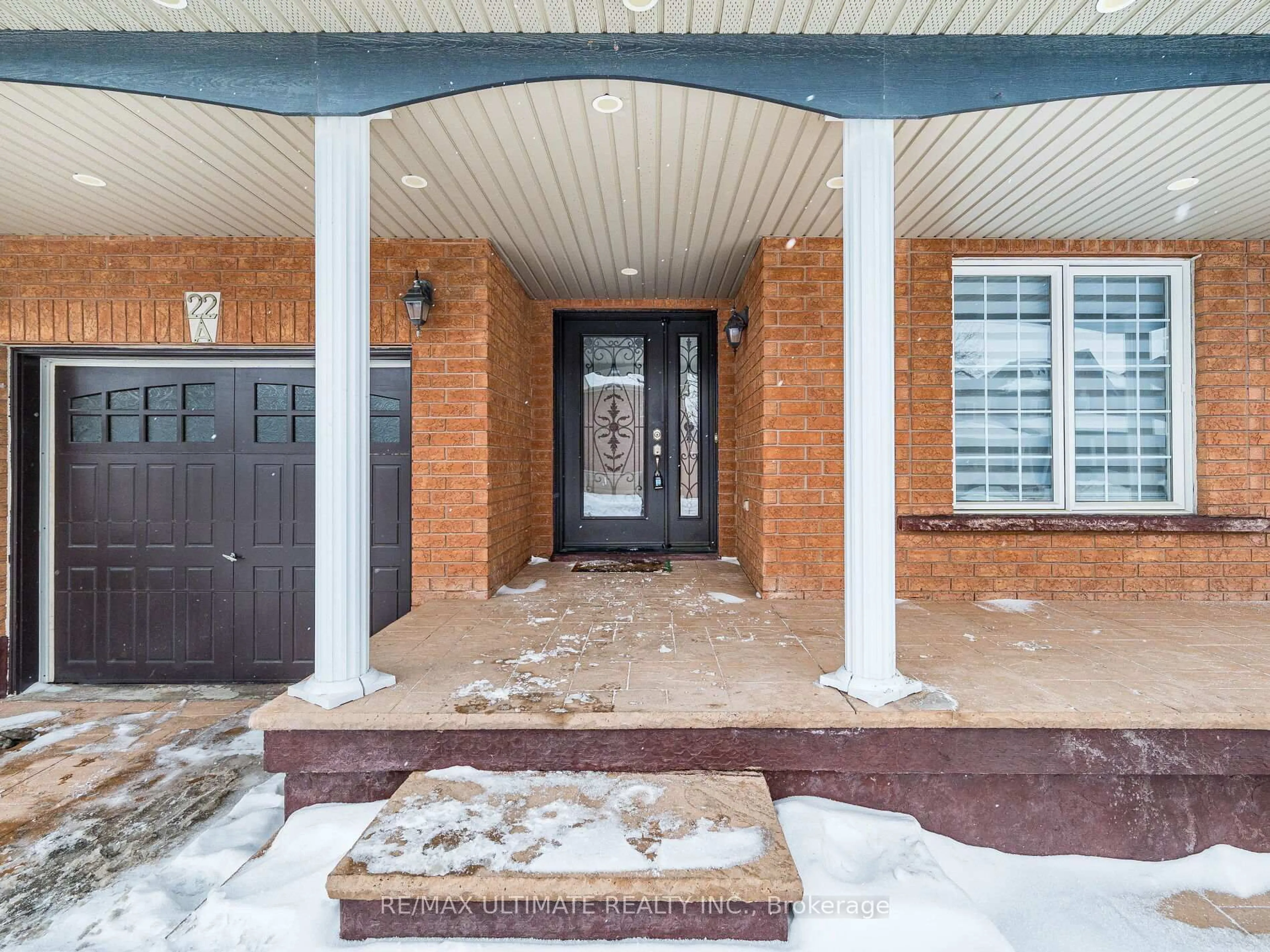 Indoor entryway for 22 Beresford Cres, Brampton Ontario L6P 2M2