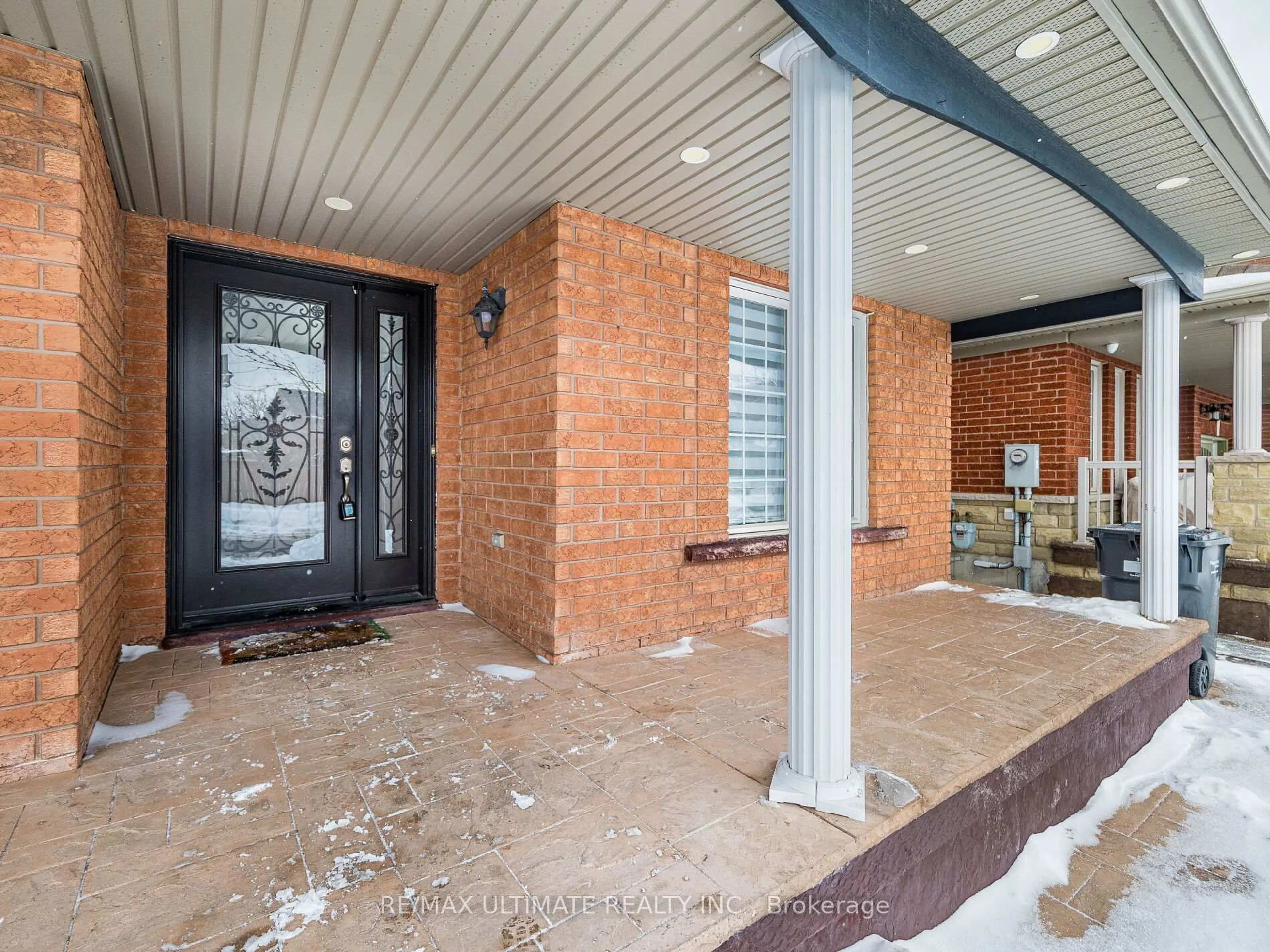 Indoor entryway for 22 Beresford Cres, Brampton Ontario L6P 2M2