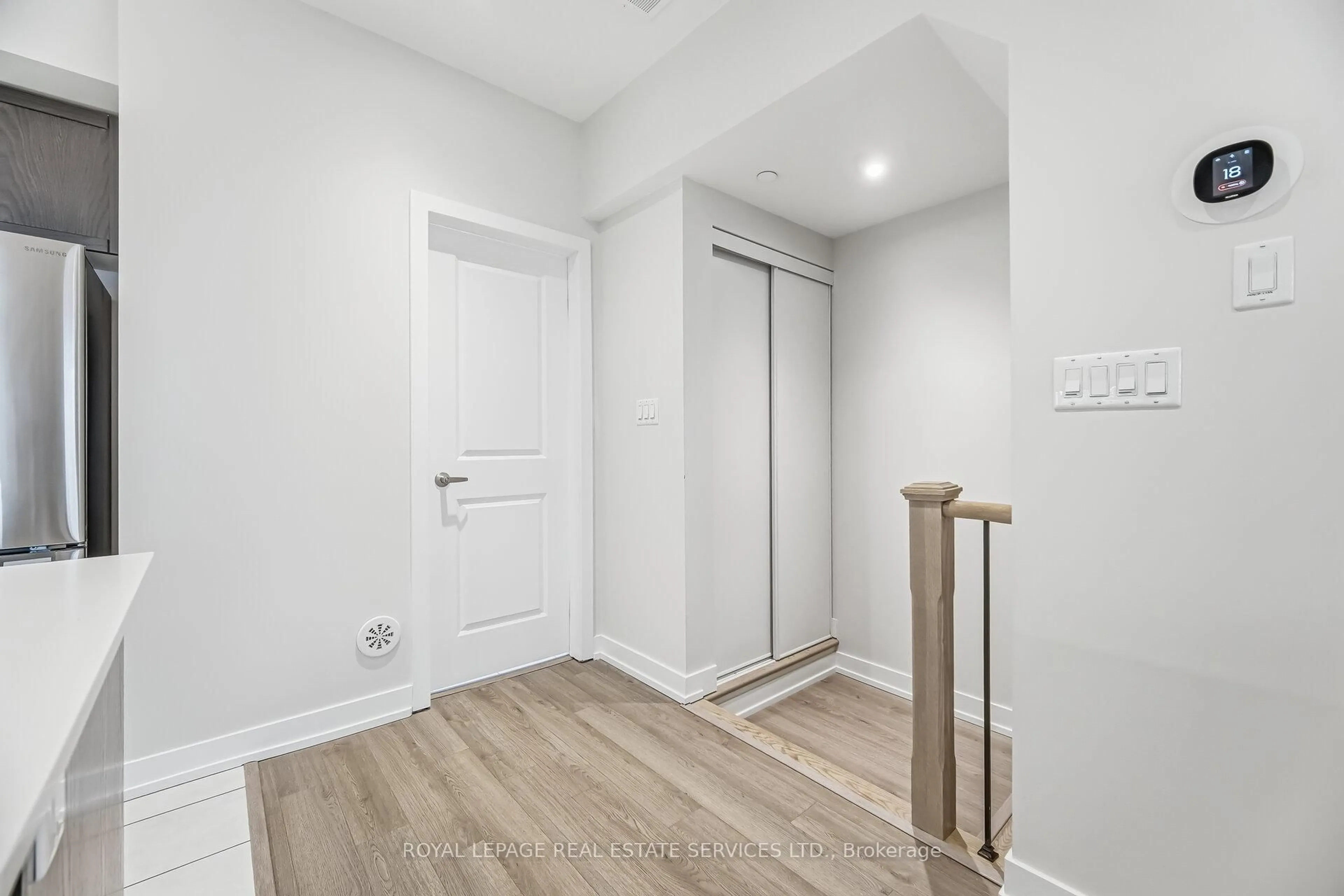 Indoor entryway for 8 Drummond St #402, Toronto Ontario M8V 1Y8