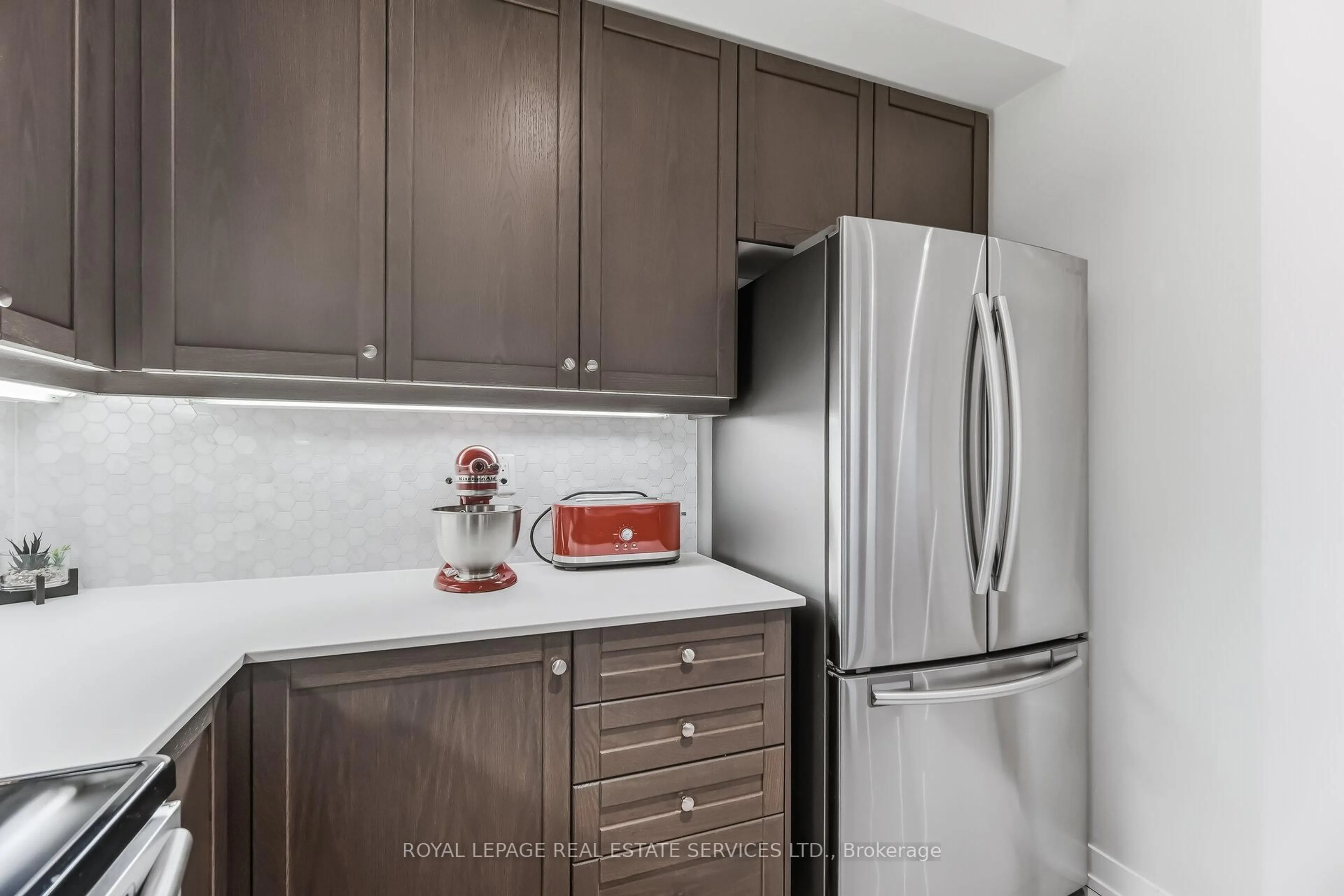 Standard kitchen, ceramic/tile floor for 8 Drummond St #402, Toronto Ontario M8V 1Y8