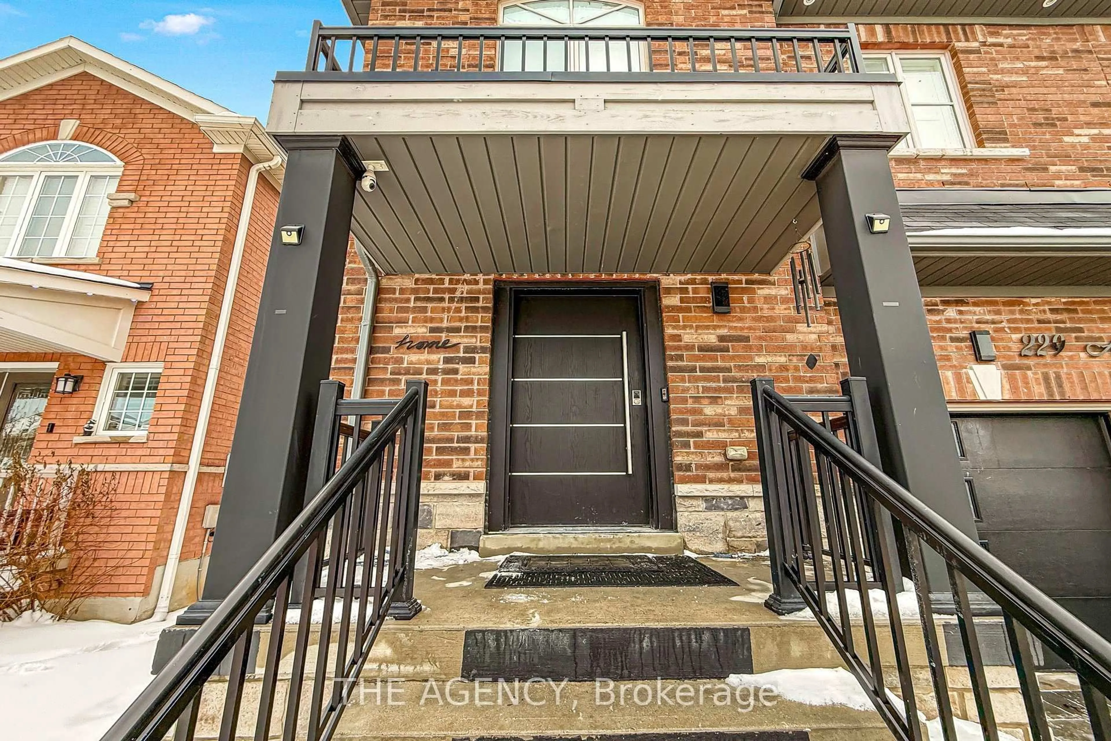 Indoor entryway for 229 Andrews Tr, Milton Ontario L9T 6S6