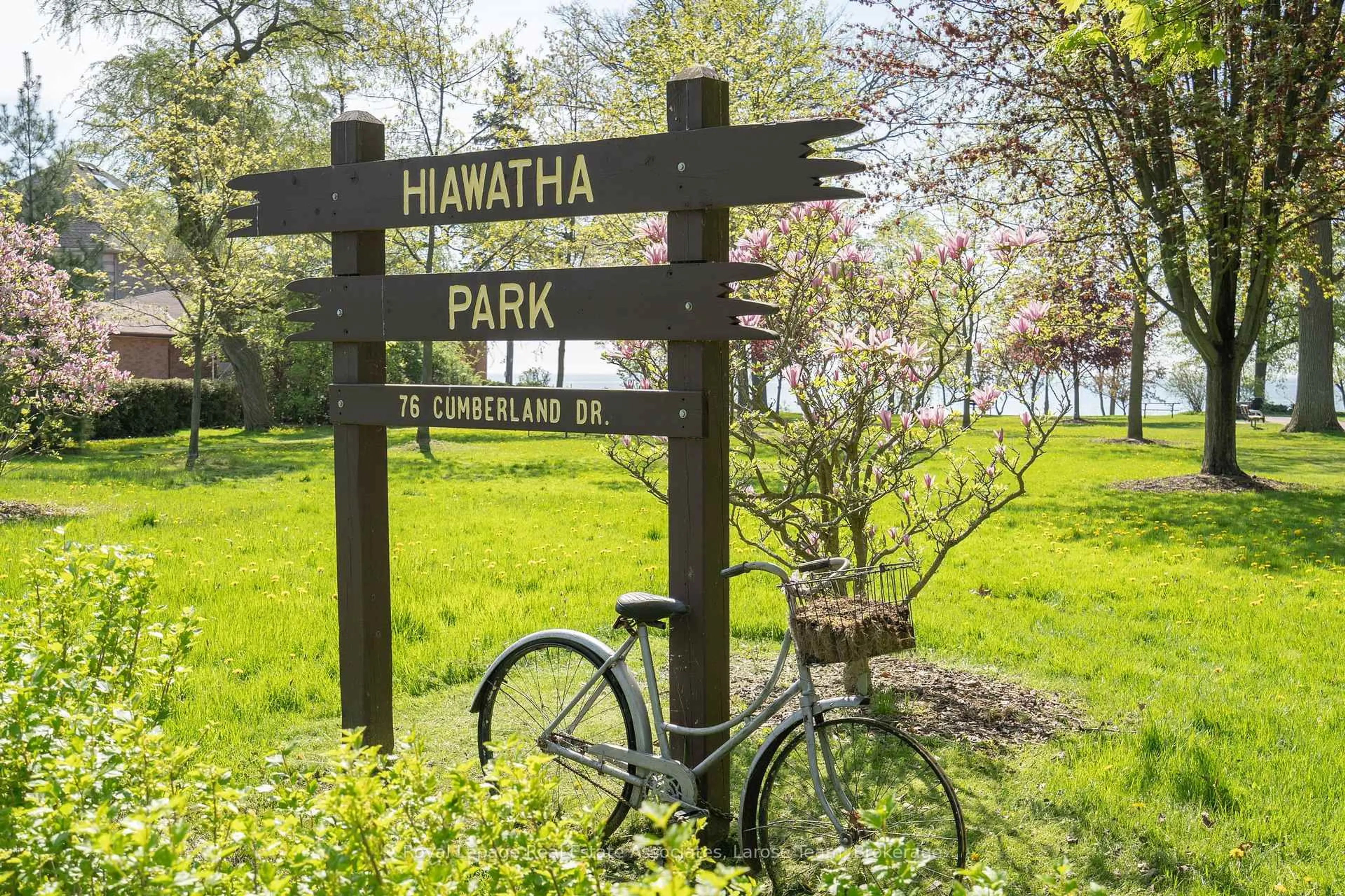 Unknown for 66 Minnewawa Rd, Mississauga Ontario L5G 1C7