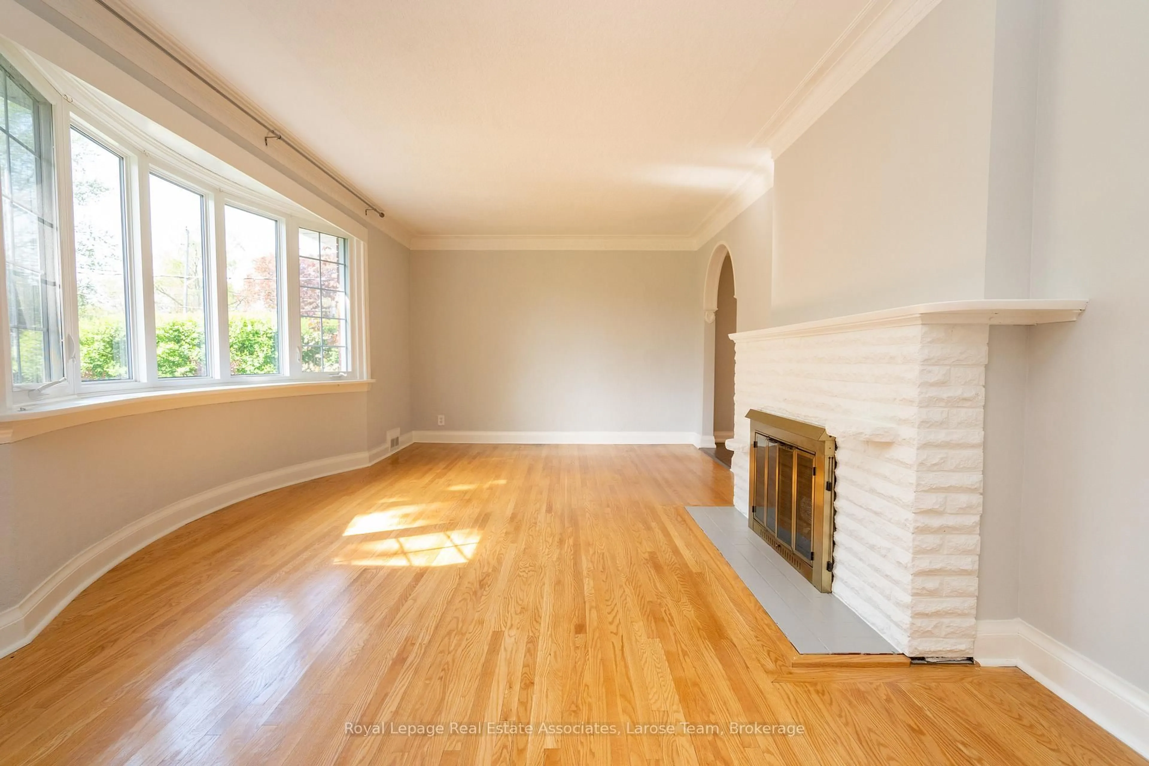 A pic of a room for 66 Minnewawa Rd, Mississauga Ontario L5G 1C7