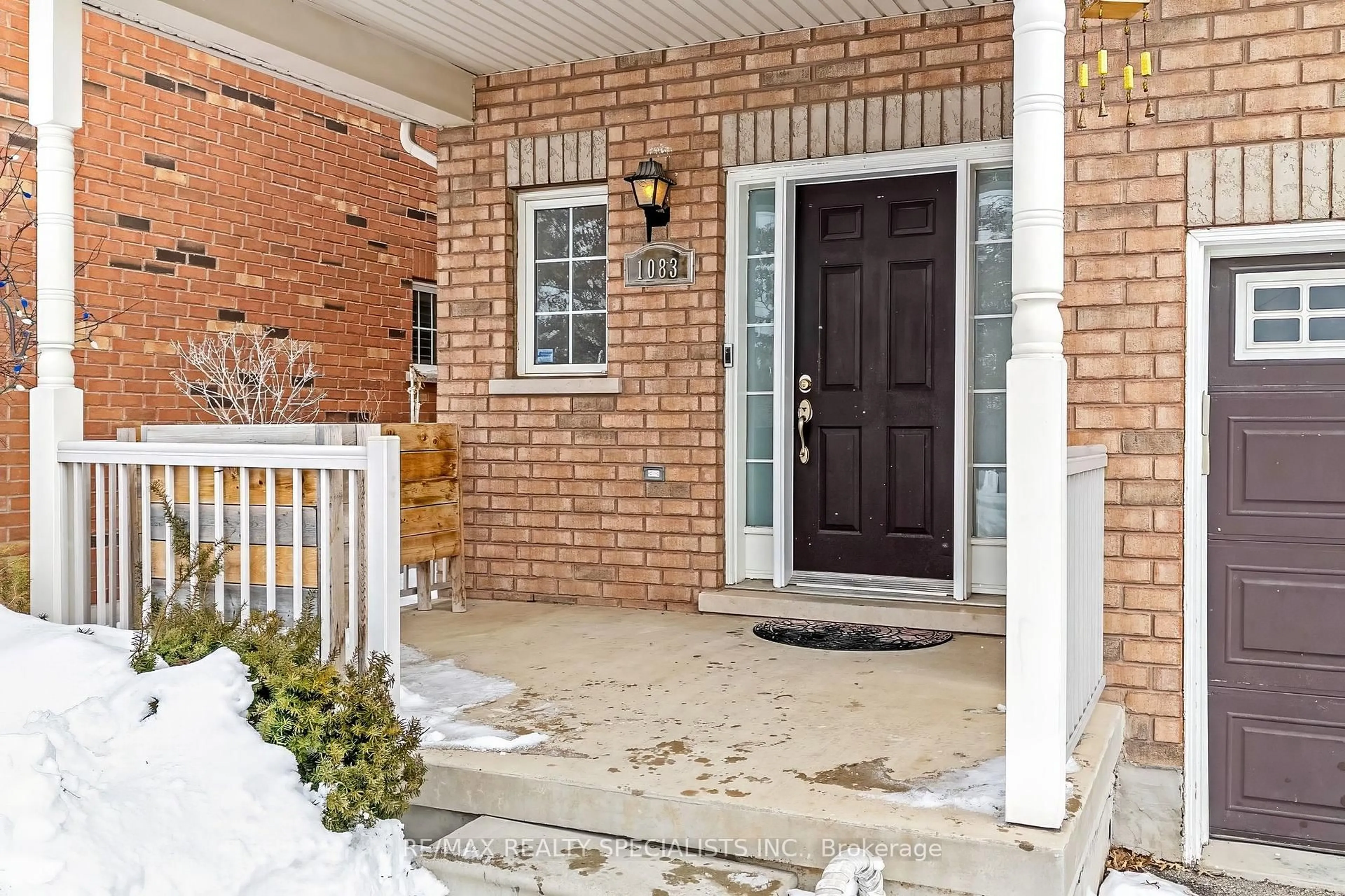 Indoor entryway for 1083 Trudeau Dr, Milton Ontario L9T 0A3