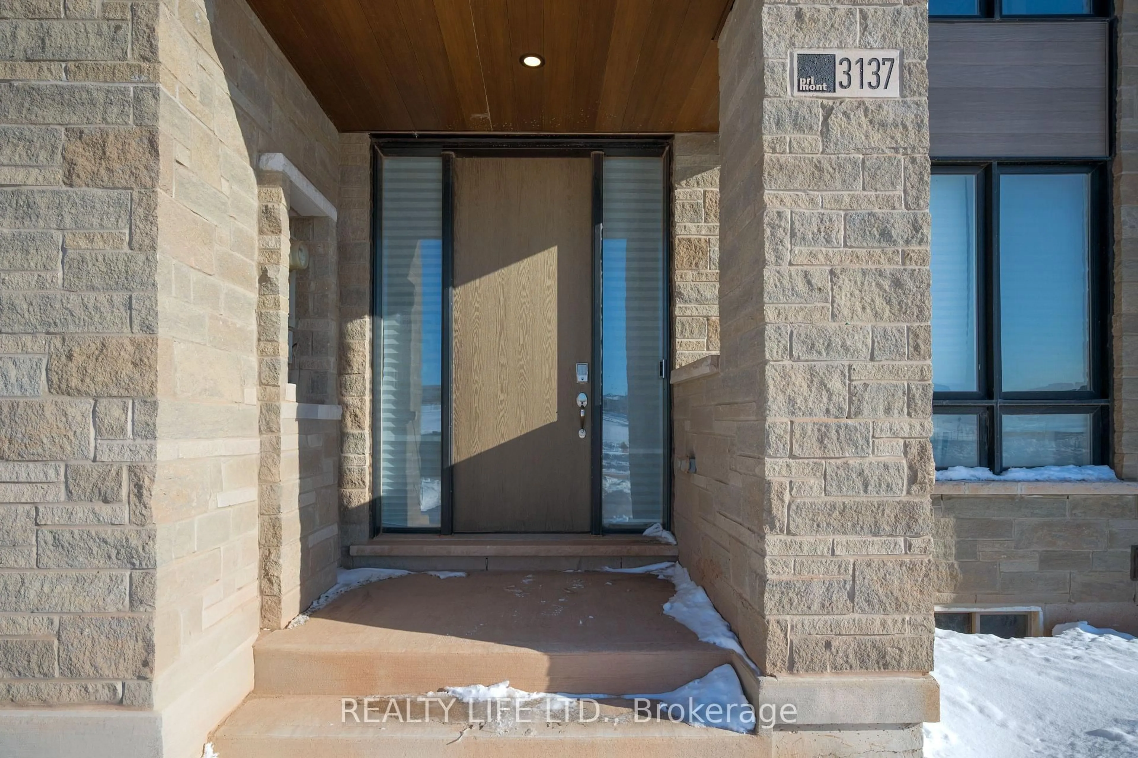 Indoor entryway for 3137 Meadowridge Dr, Oakville Ontario L6H 7Z6