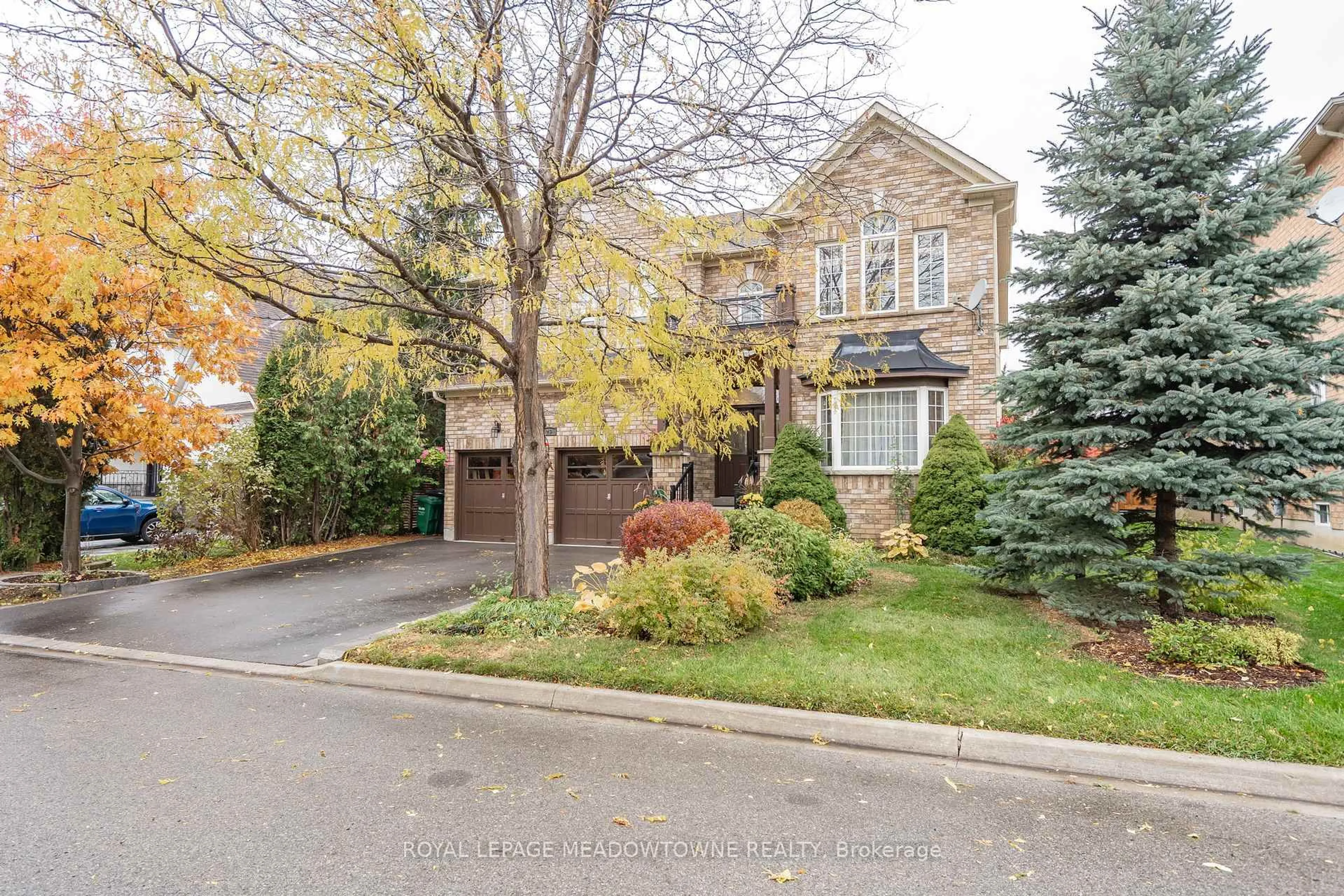 Home with brick exterior material, street for 26 Emperor Dr, Brampton Ontario L6P 1X5