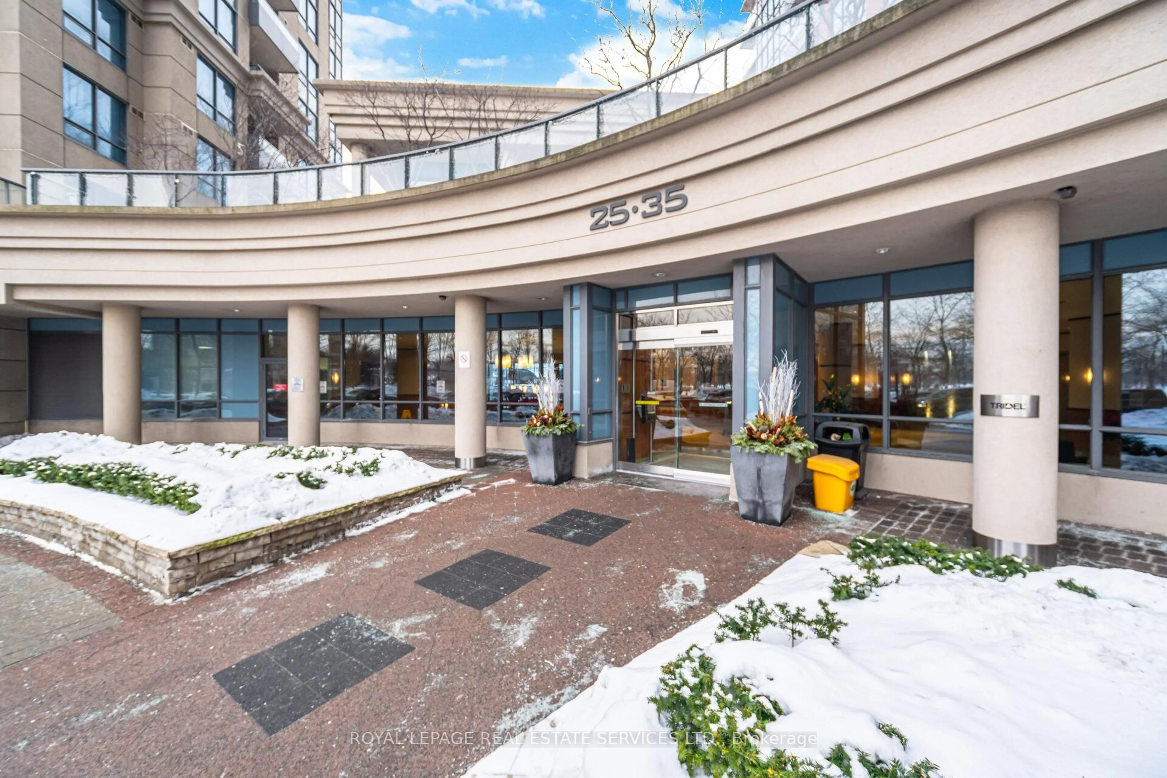 Indoor foyer for 25 Viking Lane #1248, Toronto Ontario M9B 0A1