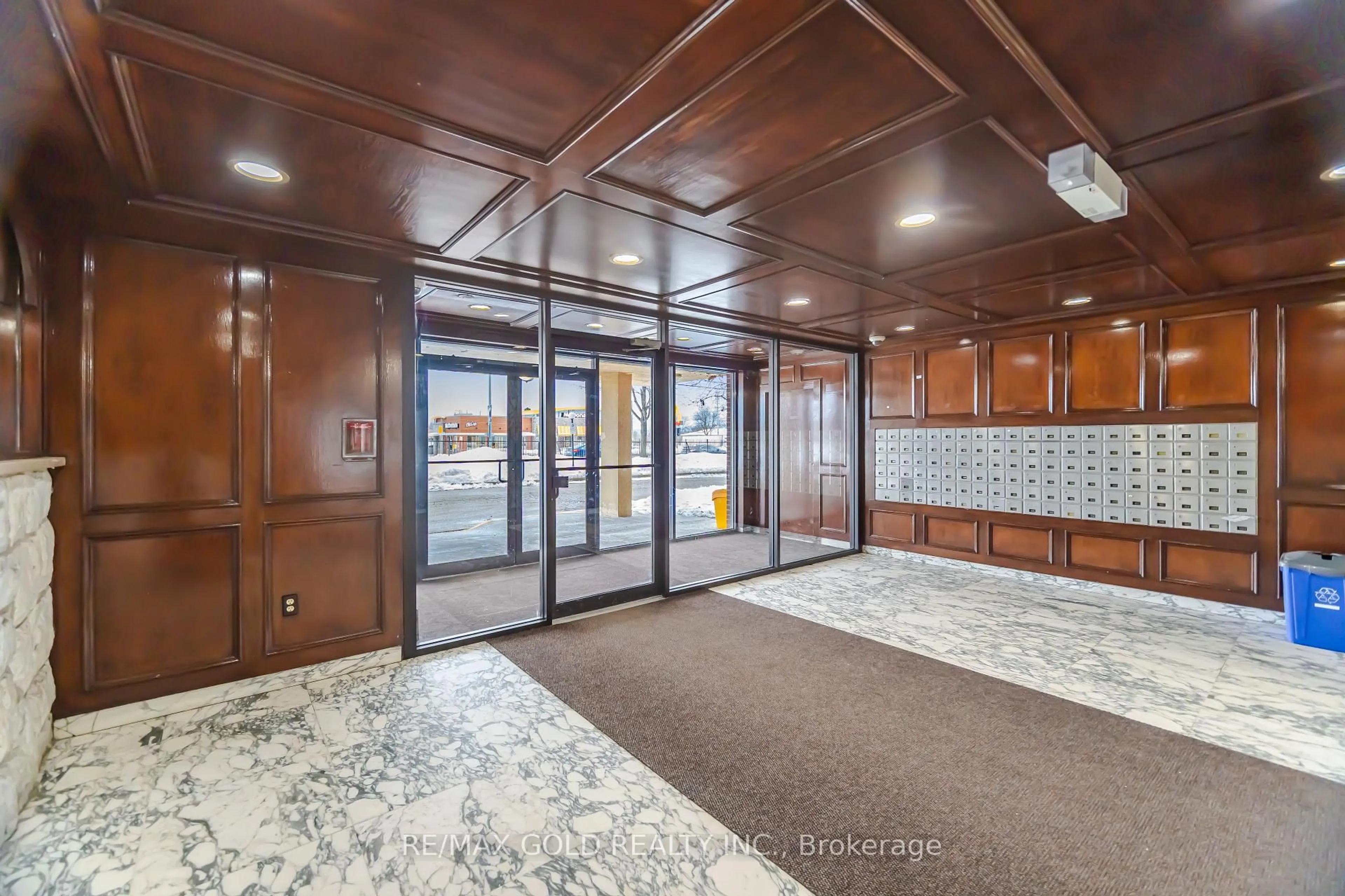 Indoor foyer for 3533 Derry Rd #607, Mississauga Ontario L4T 1B1