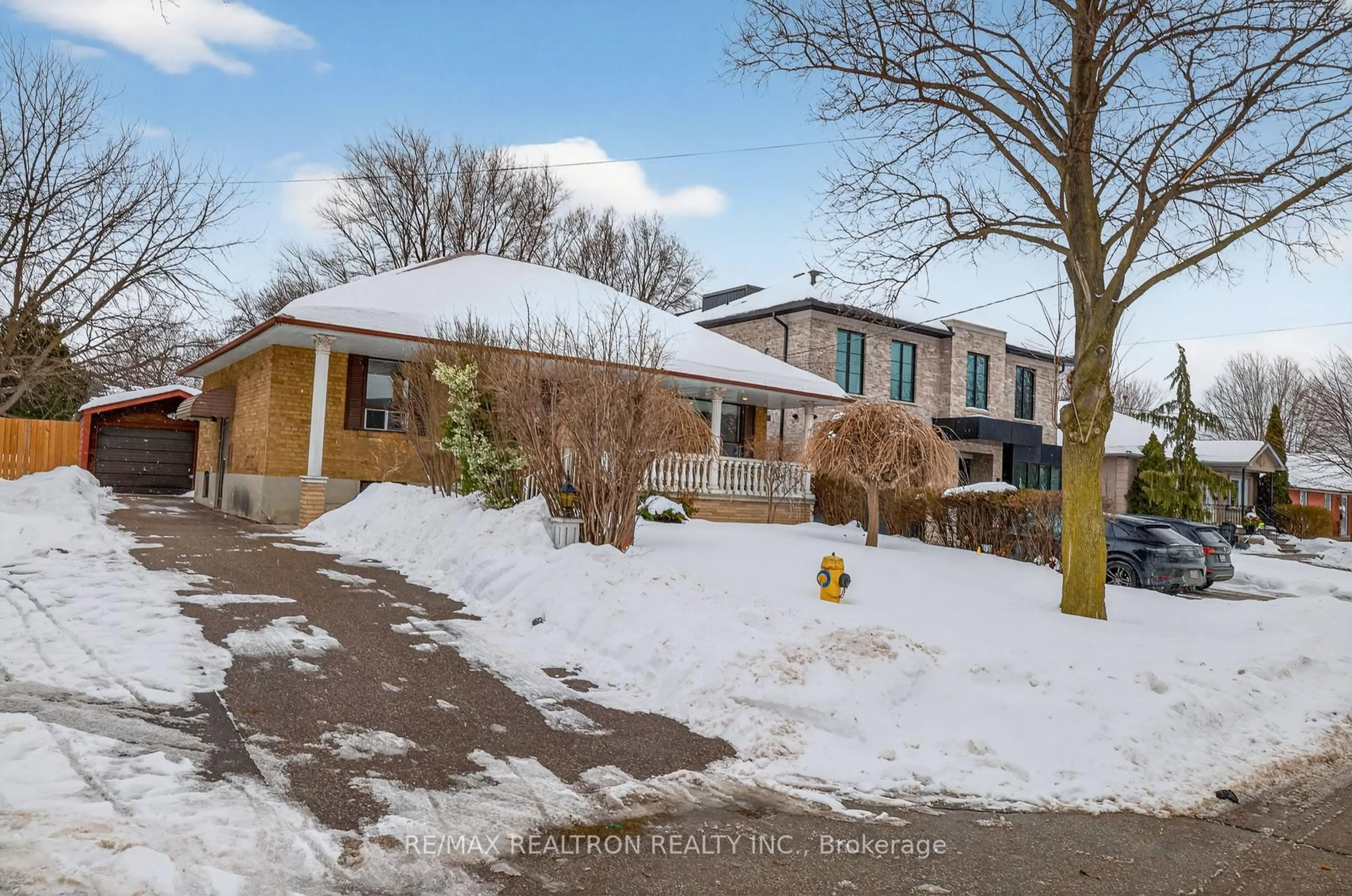 A pic from outside/outdoor area/front of a property/back of a property/a pic from drone, street for 39 Ann Arbour Rd, Toronto Ontario M9M 2J5