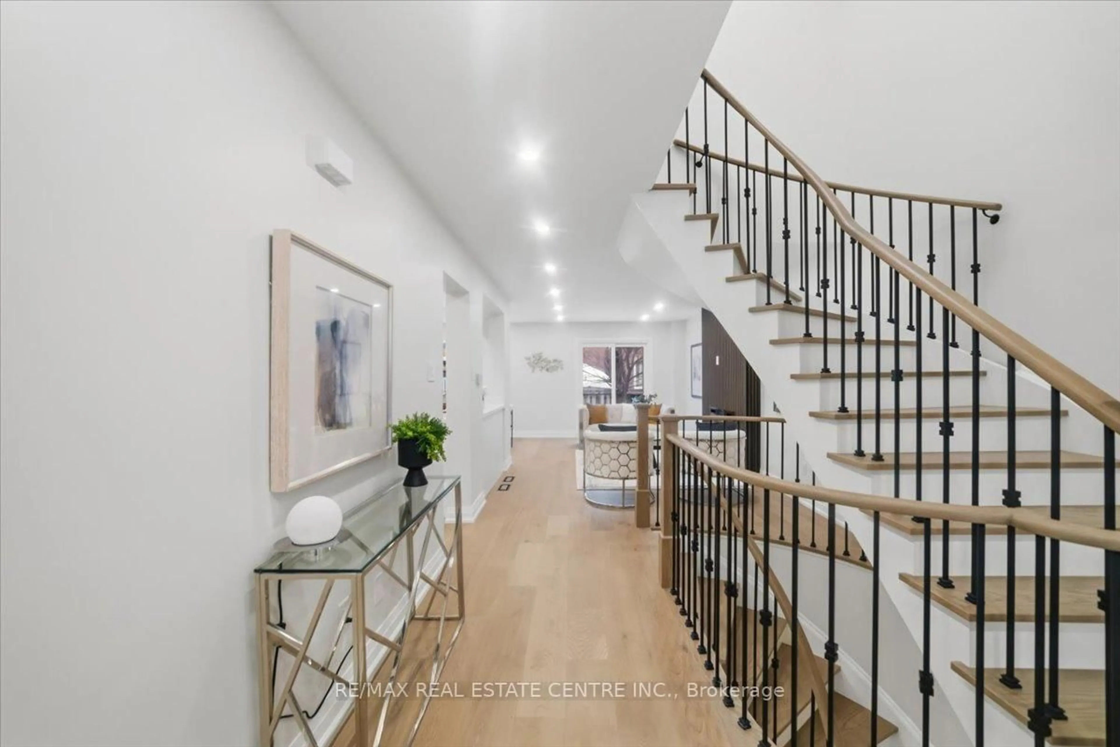 Unknown for 972 Deer Ru, Mississauga Ontario L5C 4B2