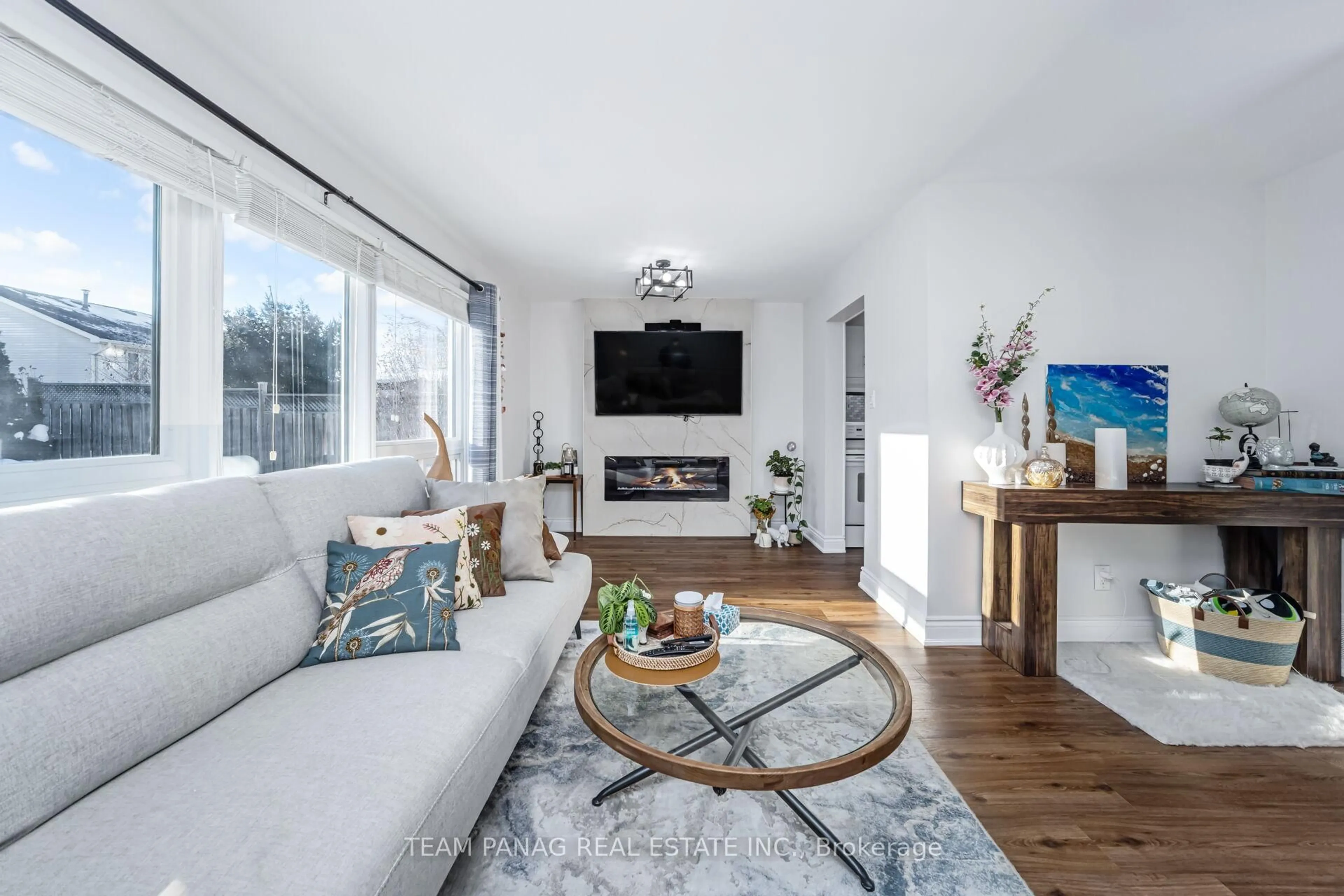 Living room with furniture, wood/laminate floor for 273 Hansen Rd, Brampton Ontario L6V 2T5