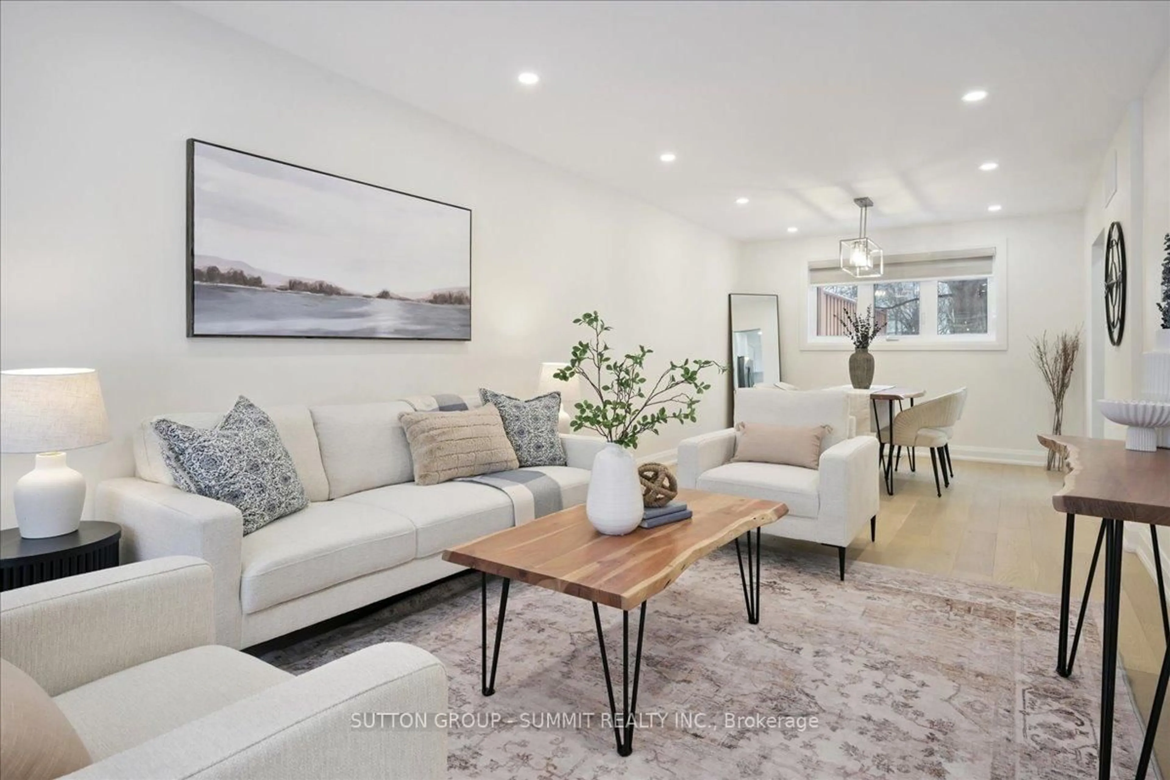 Living room with furniture, unknown for 3637 Haven Glen, Mississauga Ontario L4X 1X7