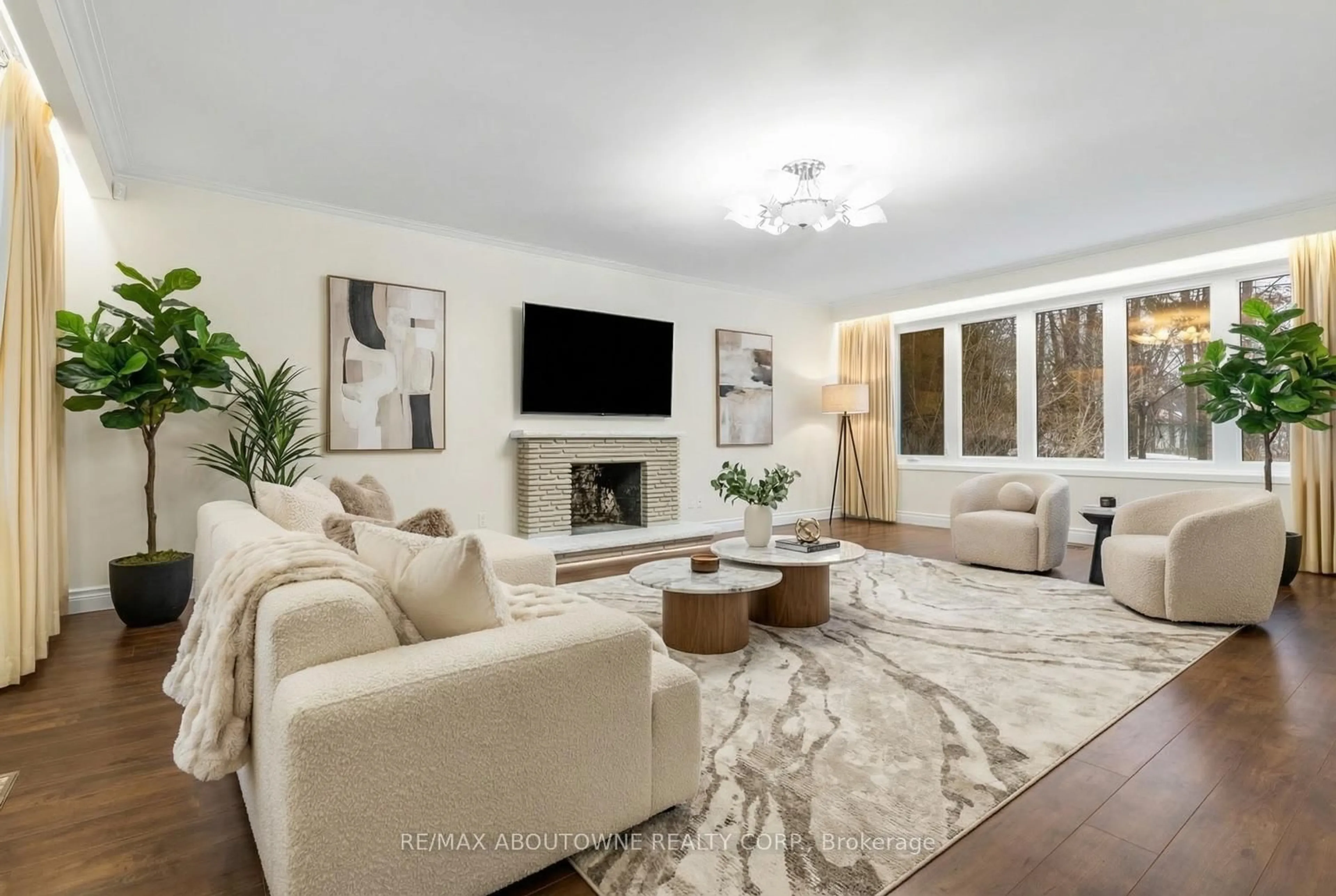 Living room with furniture, unknown for 145 Wolfdale Ave, Oakville Ontario L6L 4R9