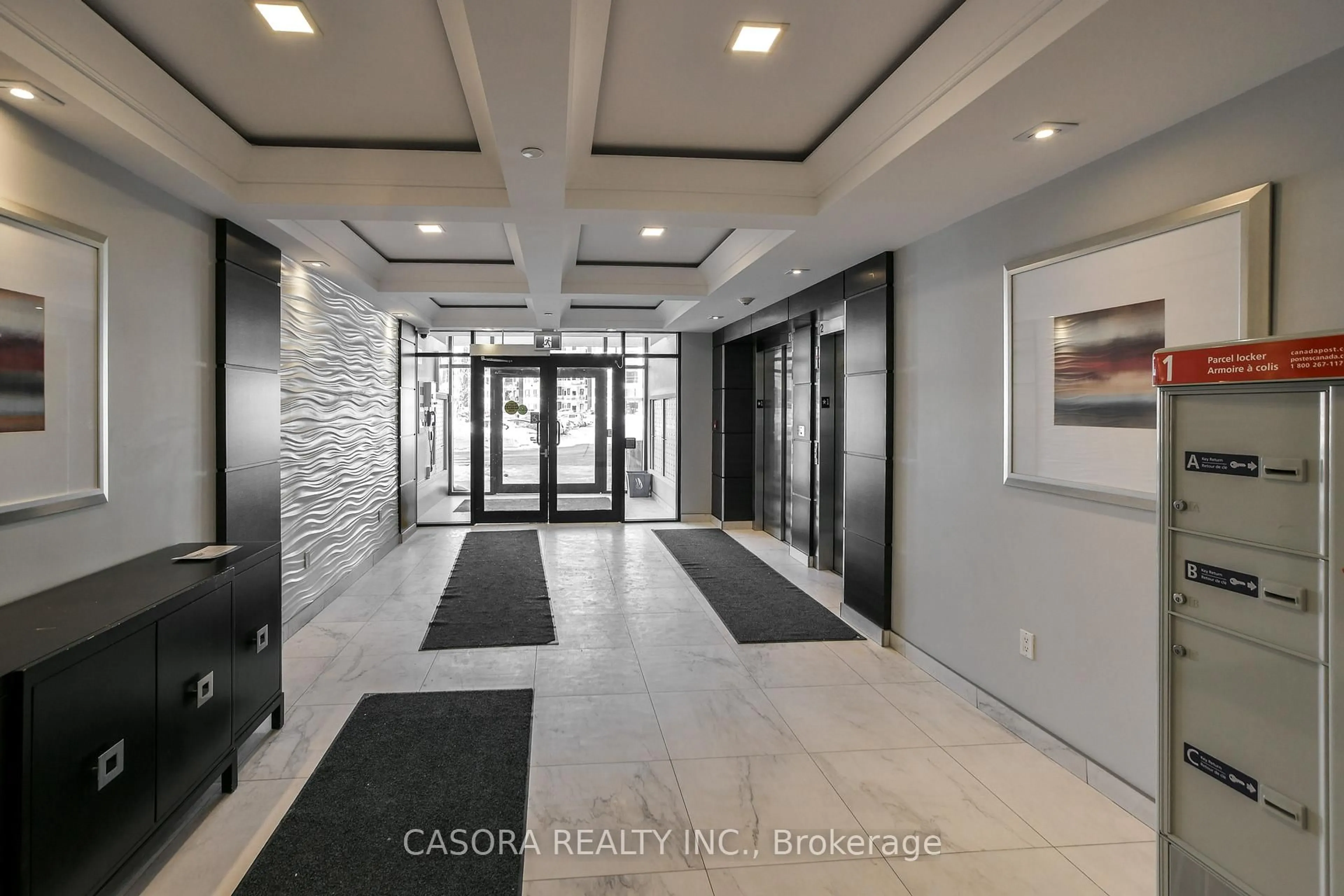 Indoor foyer for 640 Sauve St #111, Milton Ontario L9T 9A7