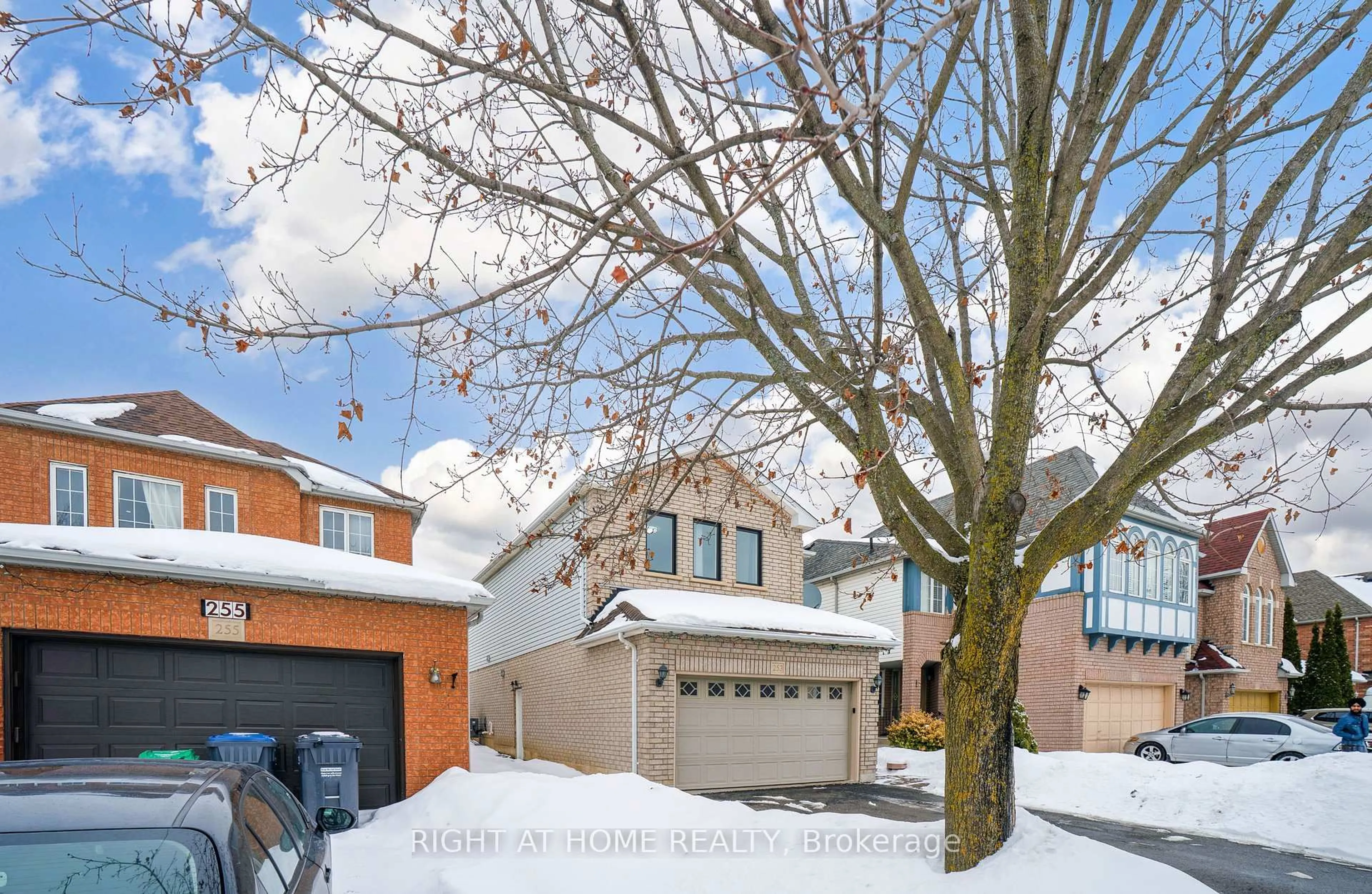A pic from outside/outdoor area/front of a property/back of a property/a pic from drone, street for 253 Fernforest Dr, Brampton Ontario L6R 1E1