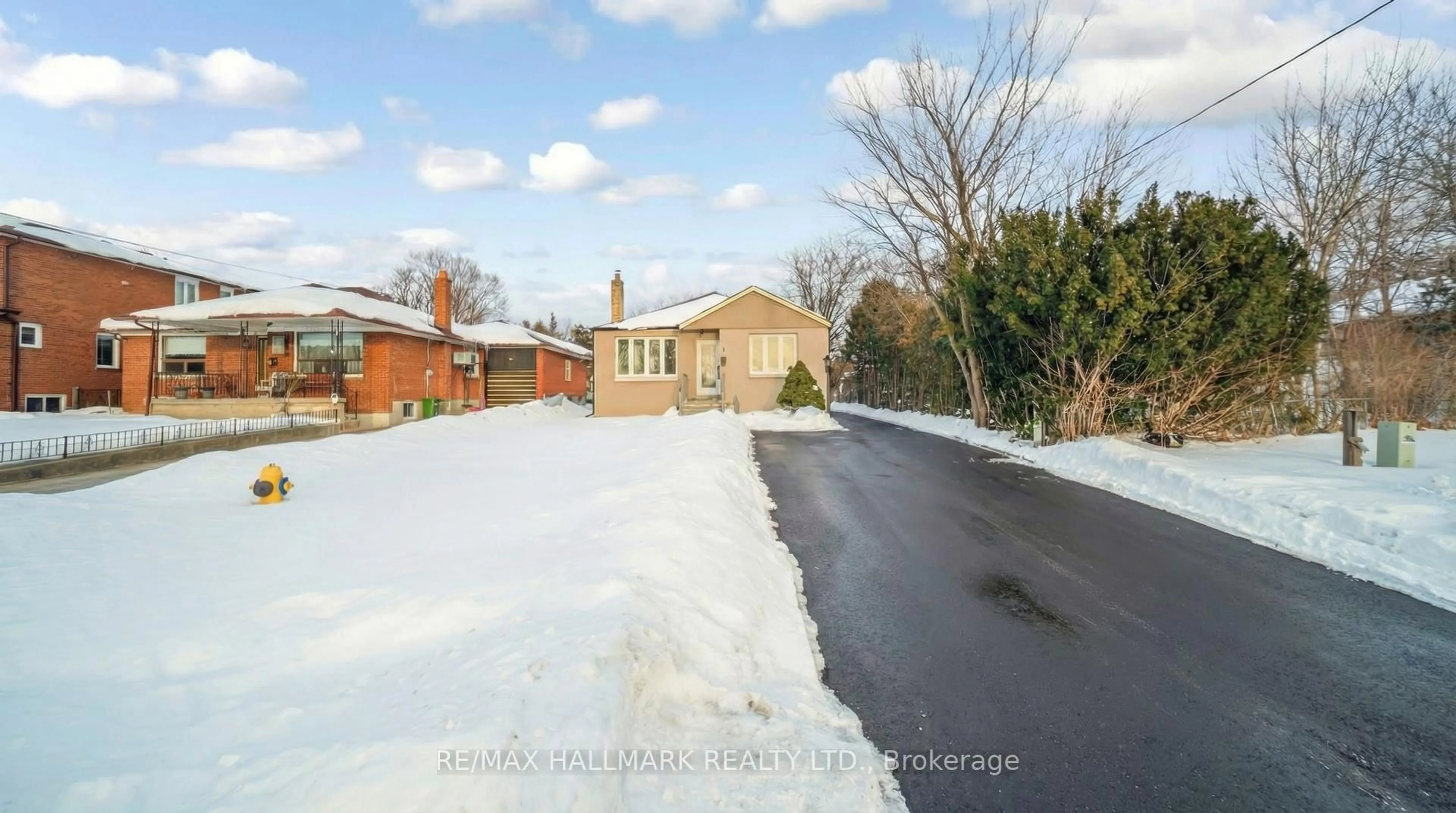 A pic from outside/outdoor area/front of a property/back of a property/a pic from drone, street for 1 Tumpane St, Toronto Ontario M3M 1L5