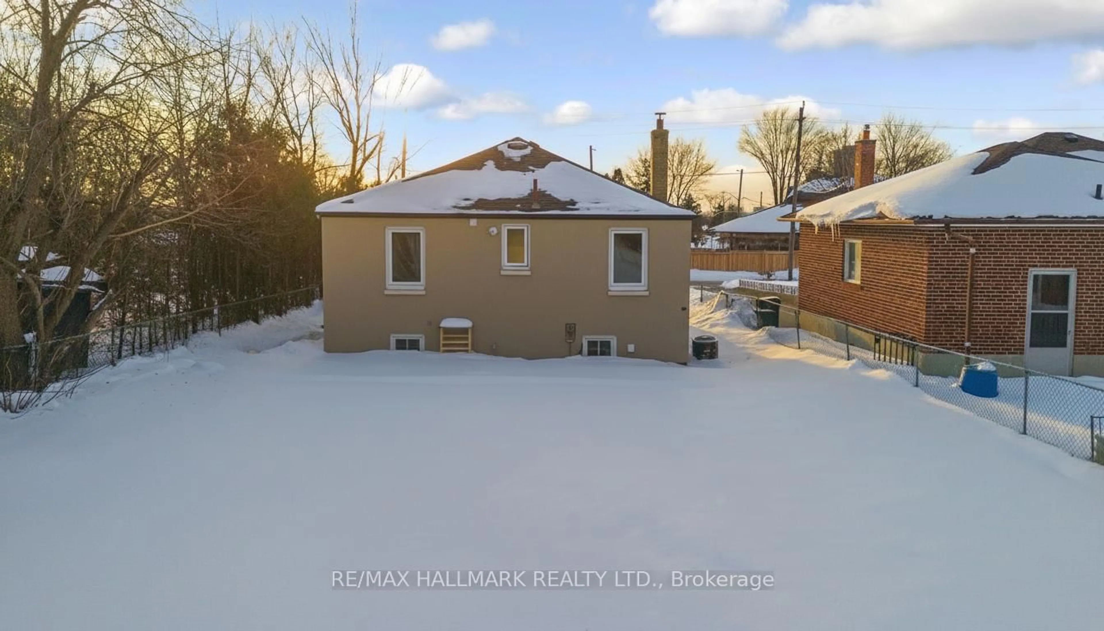 A pic from outside/outdoor area/front of a property/back of a property/a pic from drone, street for 1 Tumpane St, Toronto Ontario M3M 1L5