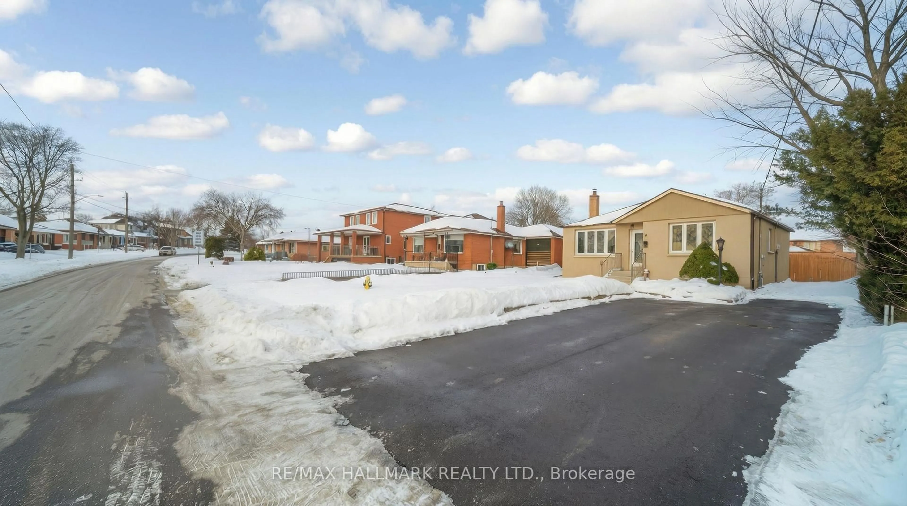 A pic from outside/outdoor area/front of a property/back of a property/a pic from drone, street for 1 Tumpane St, Toronto Ontario M3M 1L5