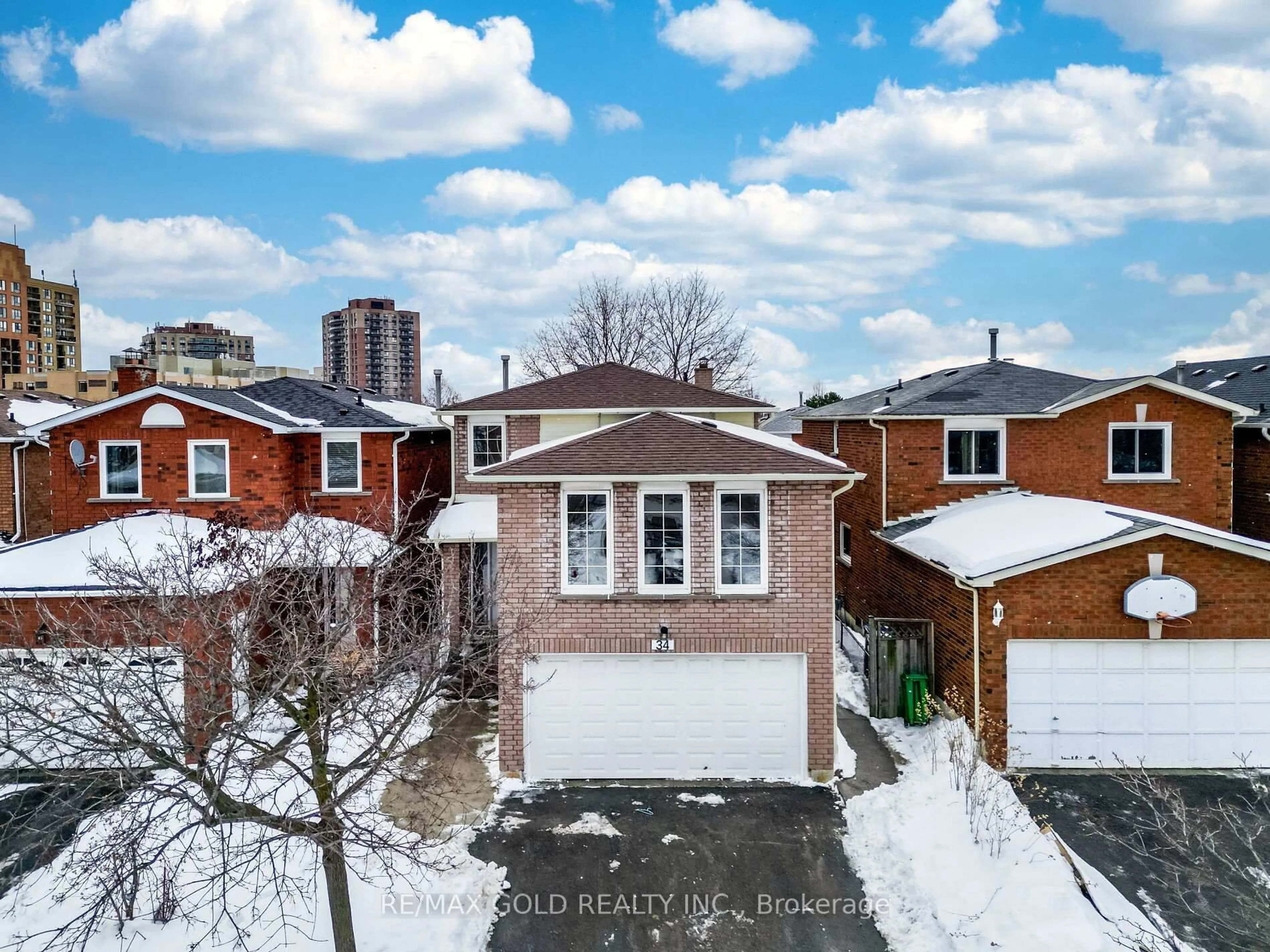 A pic from outside/outdoor area/front of a property/back of a property/a pic from drone, street for 34 Daffodil Pl, Brampton Ontario L6Y 3B6