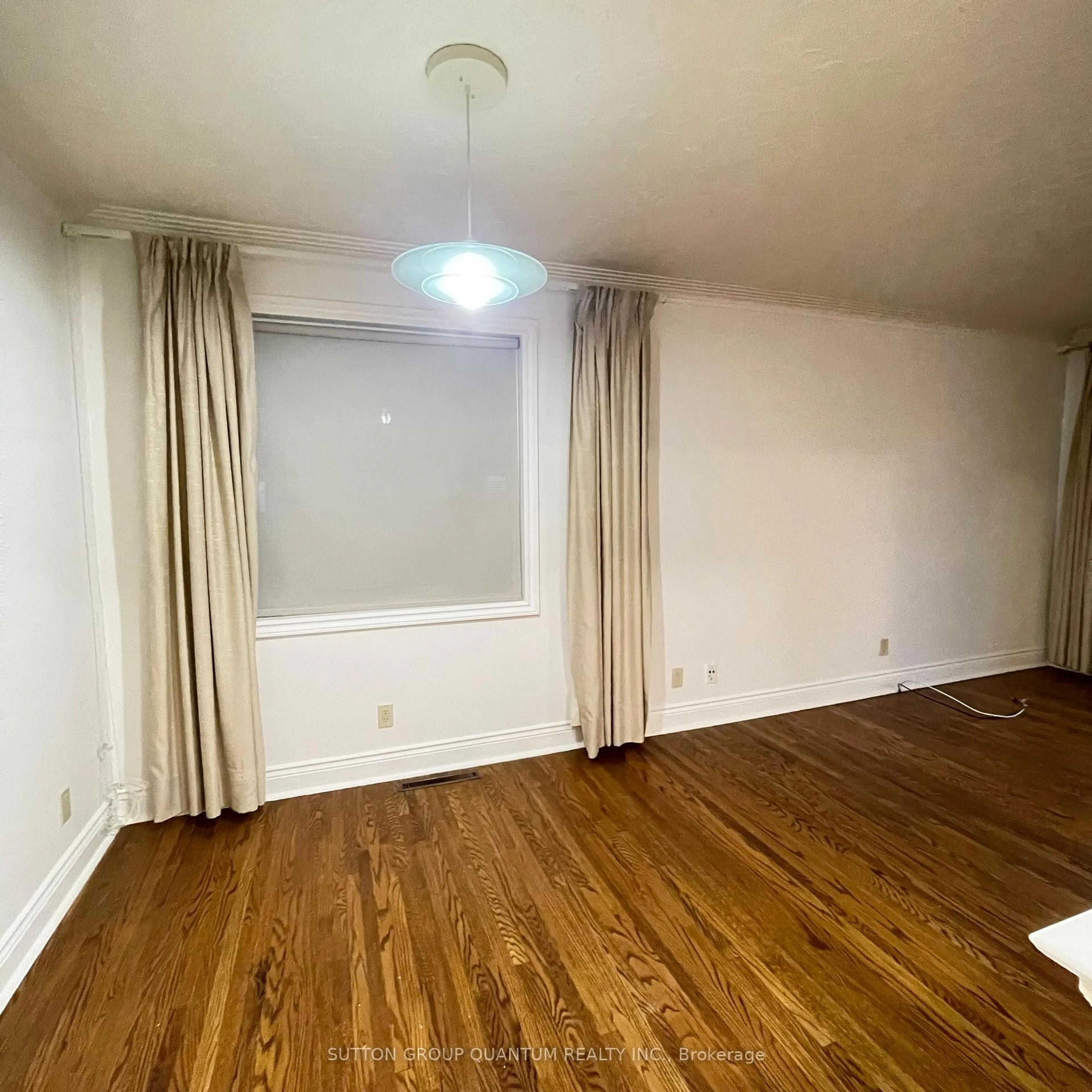 A pic of a room for 46 Woodlawn Ave, Mississauga Ontario L5G 3K6