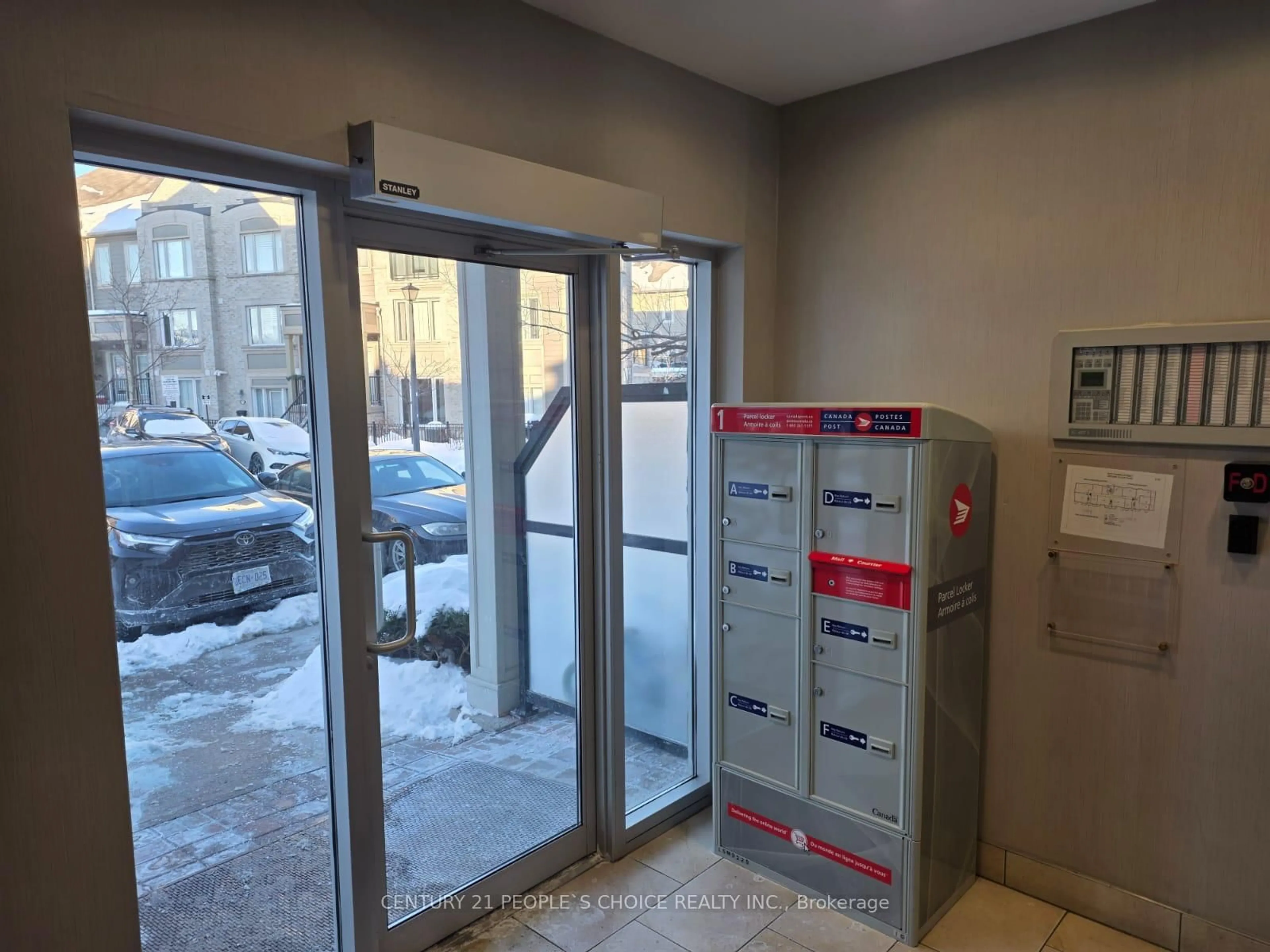 Indoor foyer for 3075 Thomas St #308, Mississauga Ontario L5M 0M3