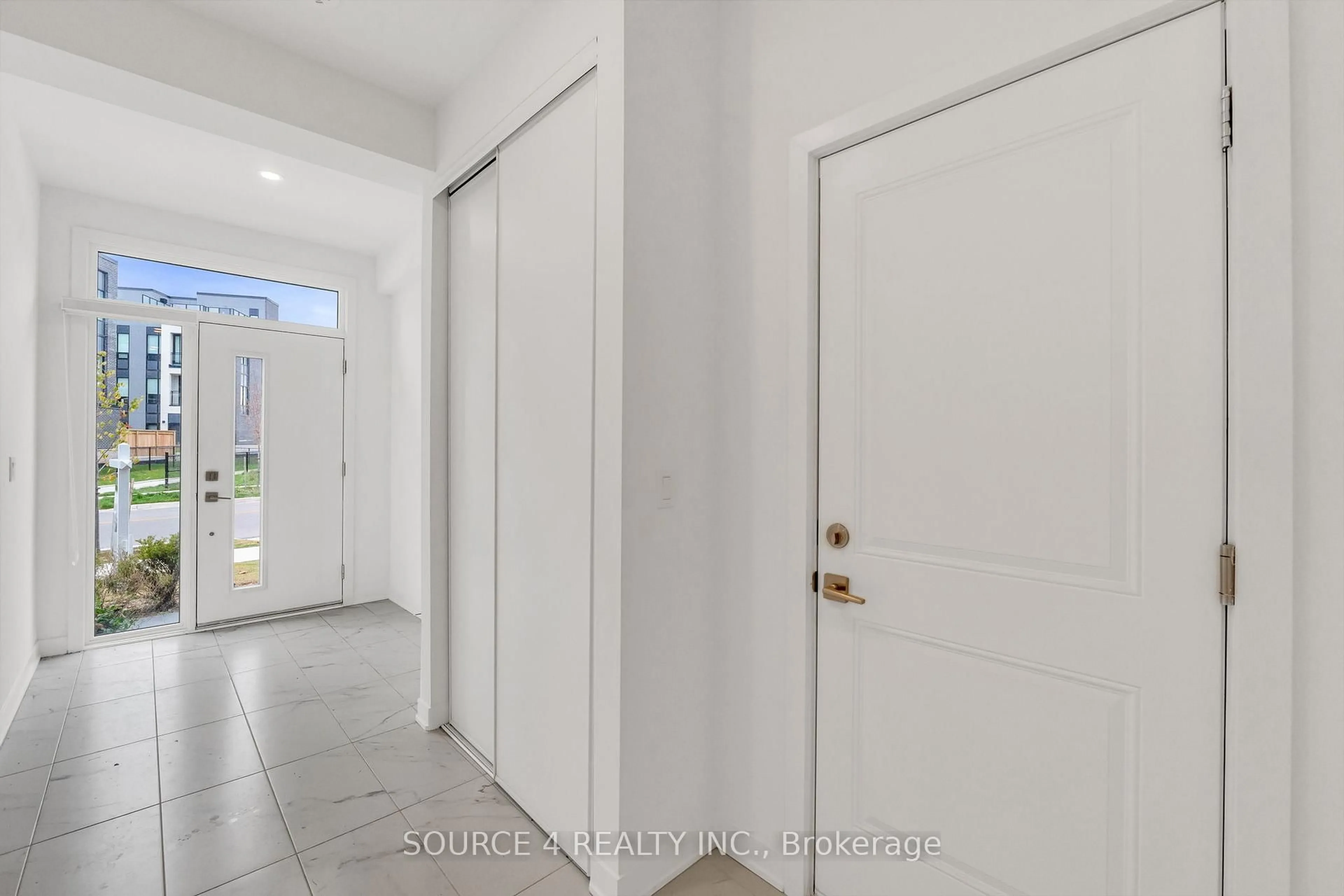 Indoor entryway for 3049 Trailside Dr, Oakville Ontario L6M 5R5