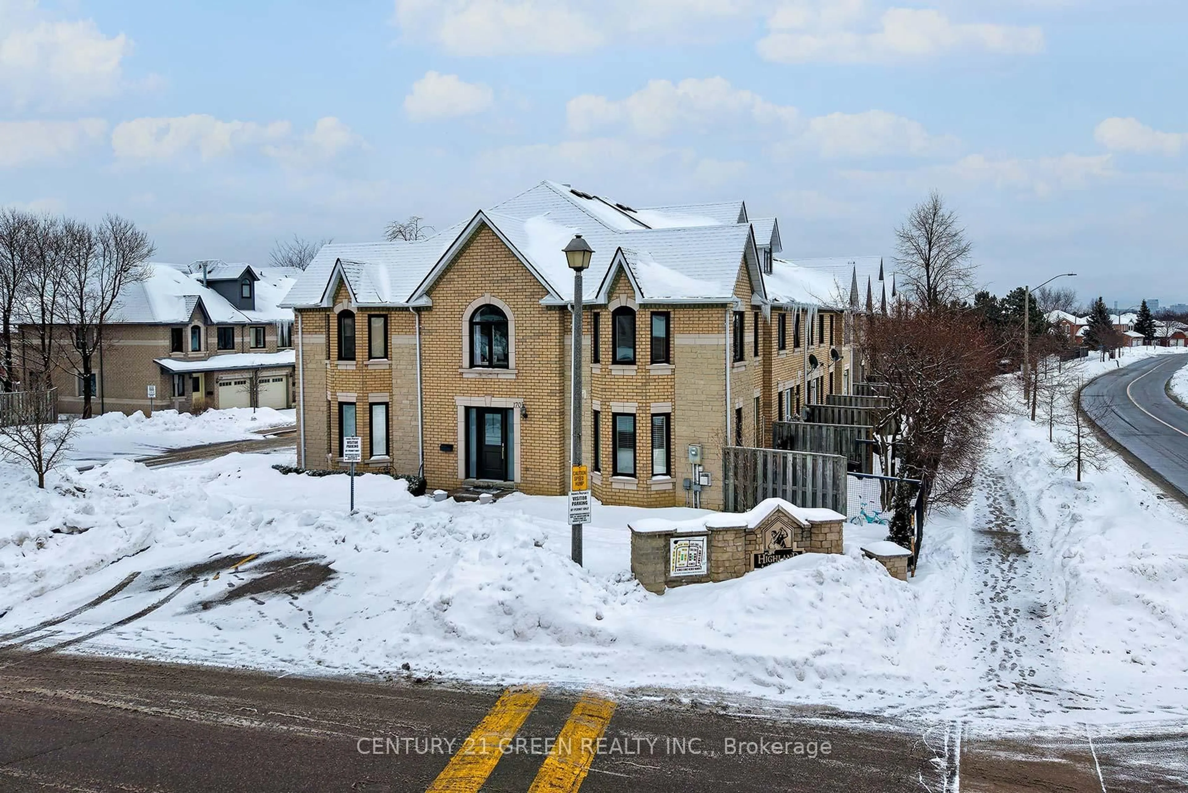 A pic from outside/outdoor area/front of a property/back of a property/a pic from drone, unknown for 455 Apache Crt #170, Mississauga Ontario L4Z 3W8