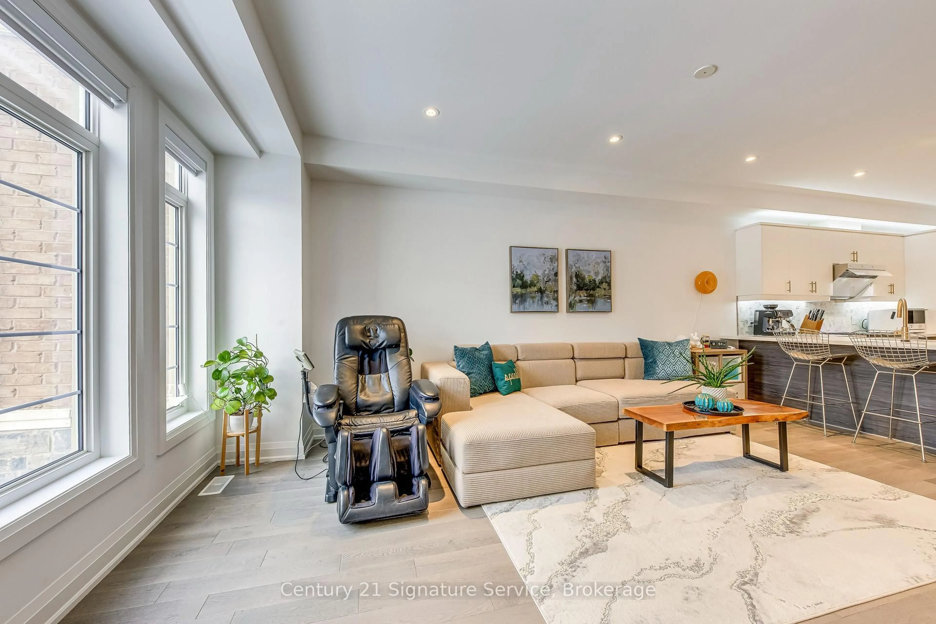 Living room with furniture, unknown for 4011 Sixth Line, Oakville Ontario L6H 3P8