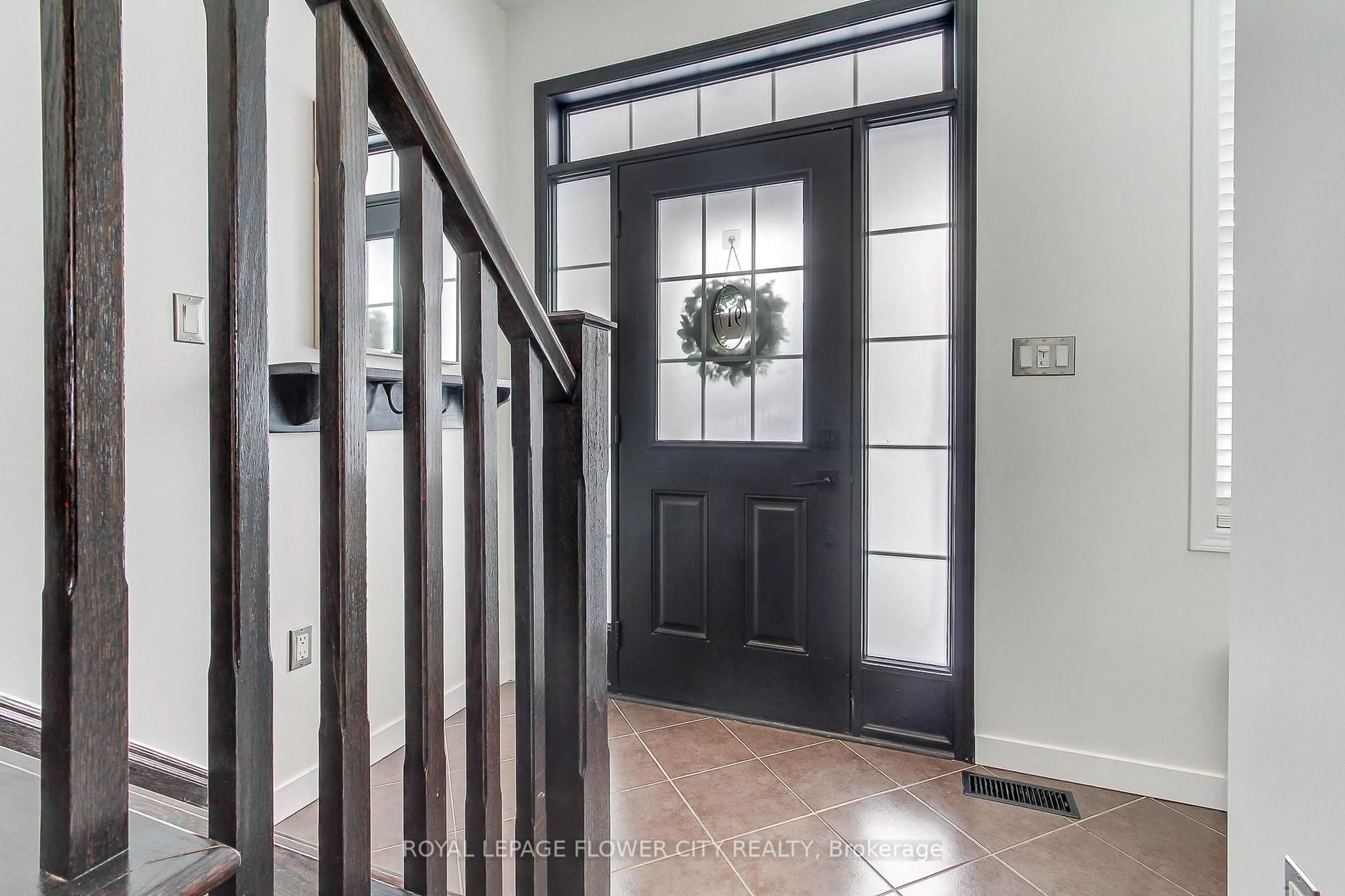 Indoor entryway for 917 Mctrach Cres, Milton Ontario L9T 1M5