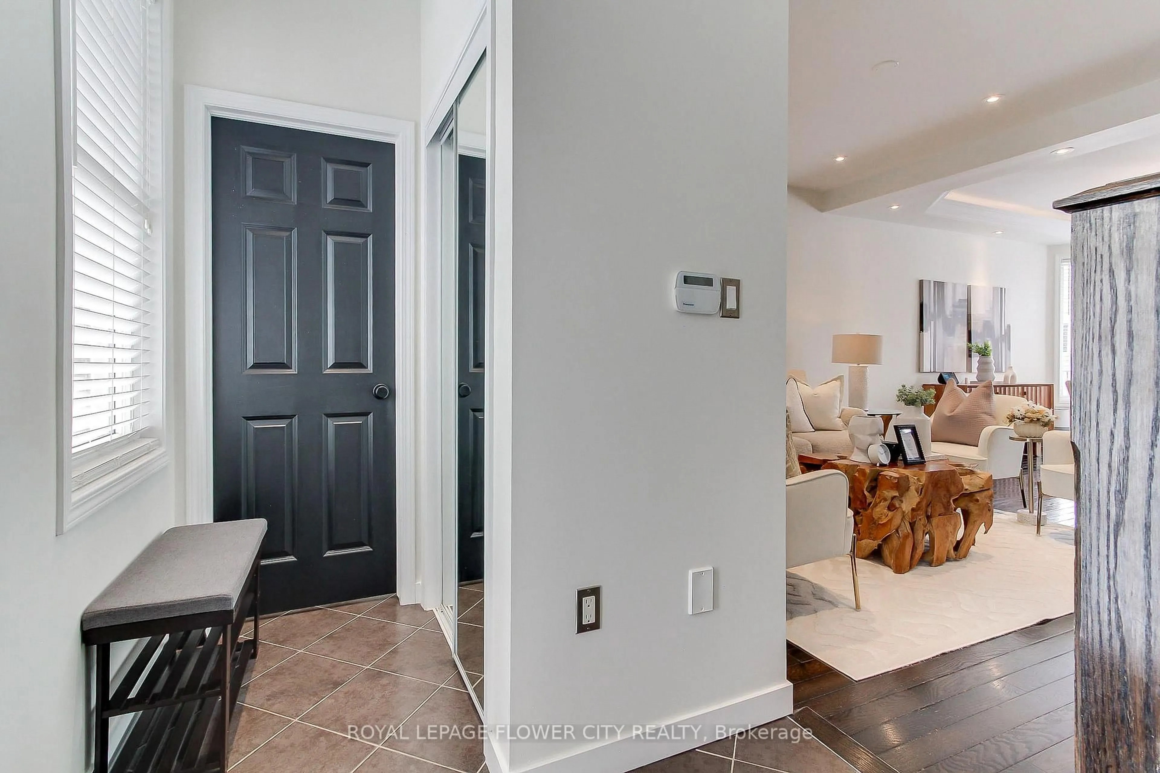 Indoor entryway for 917 Mctrach Cres, Milton Ontario L9T 1M5