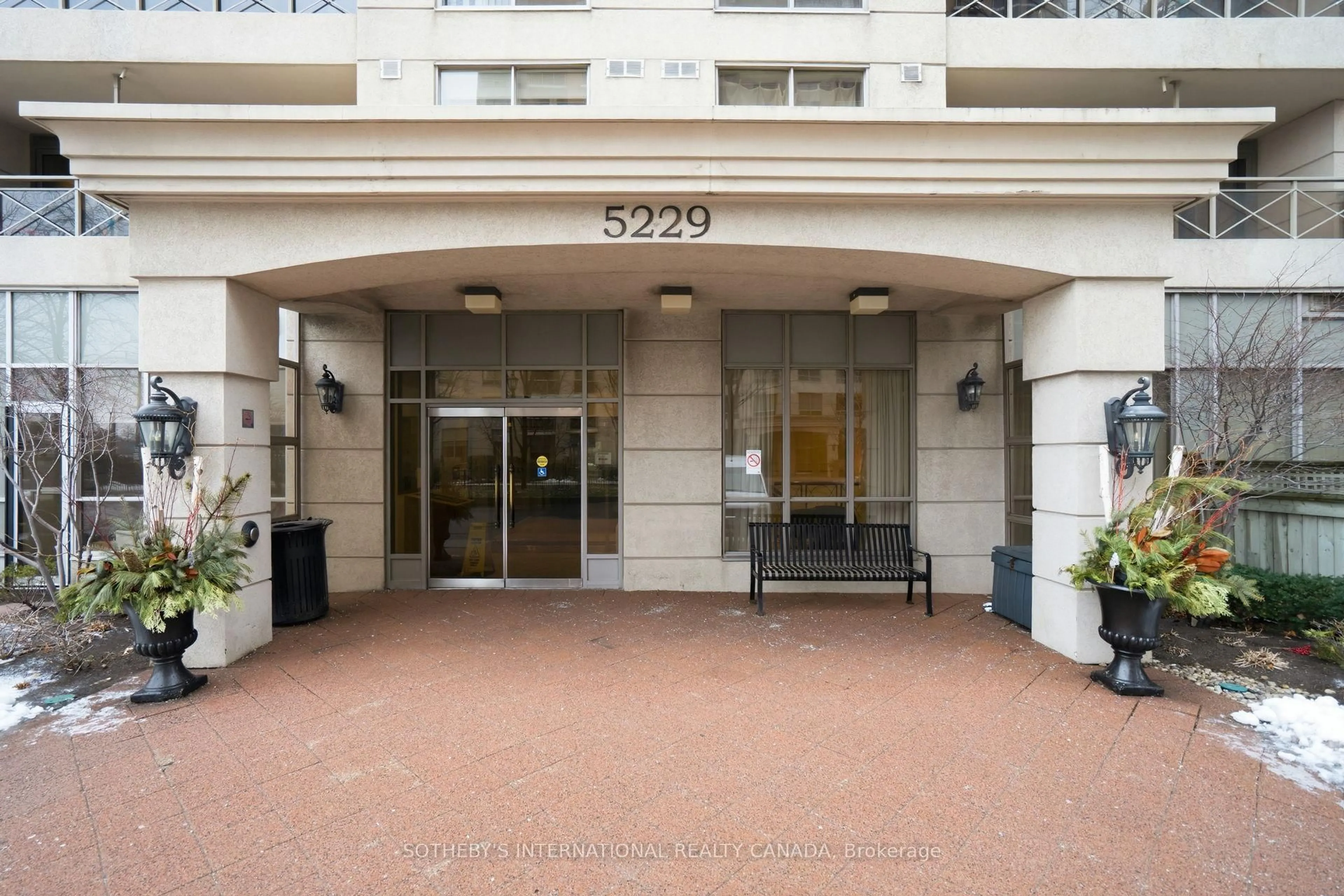 Unknown for 5229 Dundas St #707, Toronto Ontario M9B 6L9