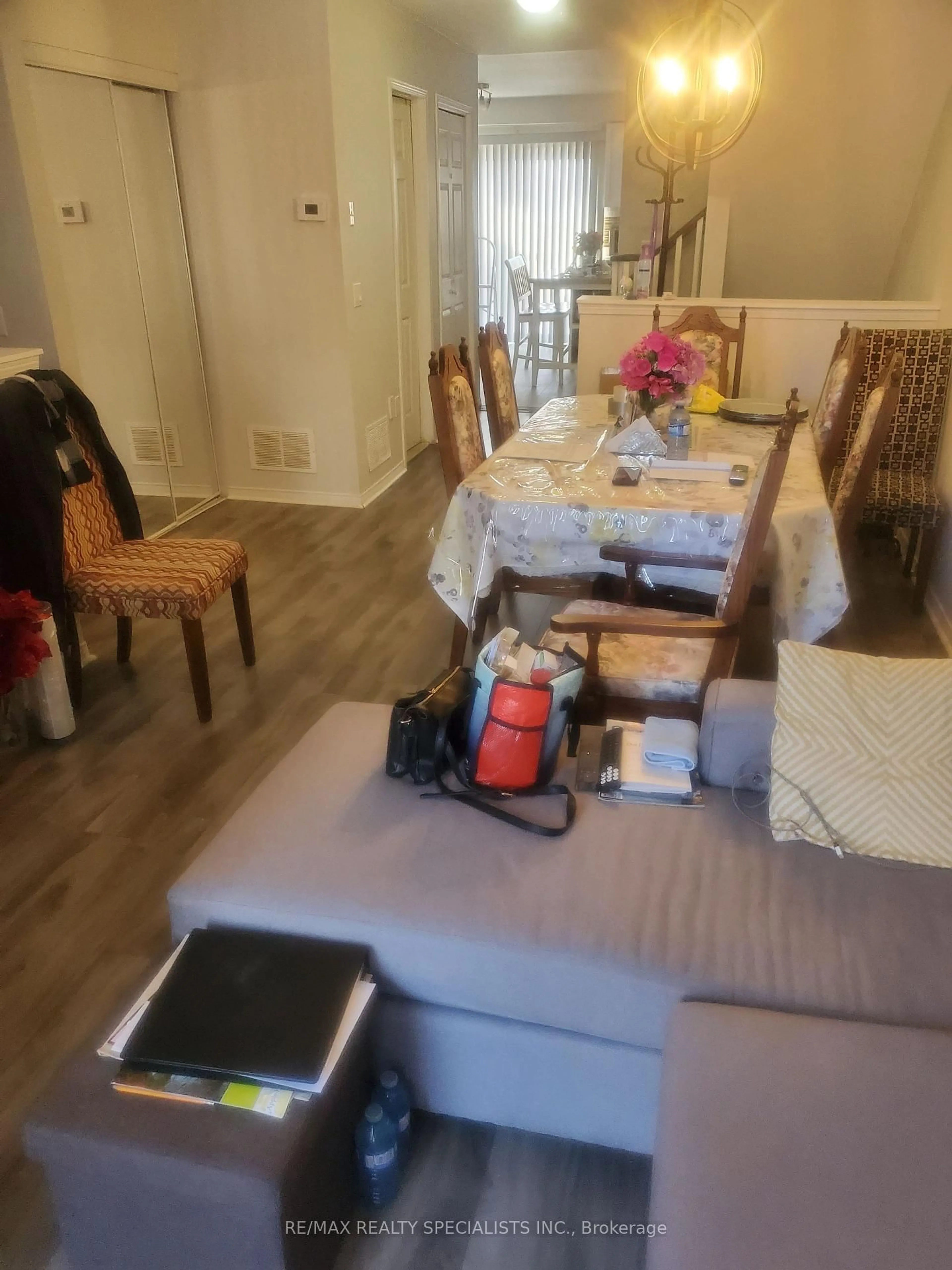 A pic of a room for 50 Strathaven Dr #62, Mississauga Ontario L5R 4E7