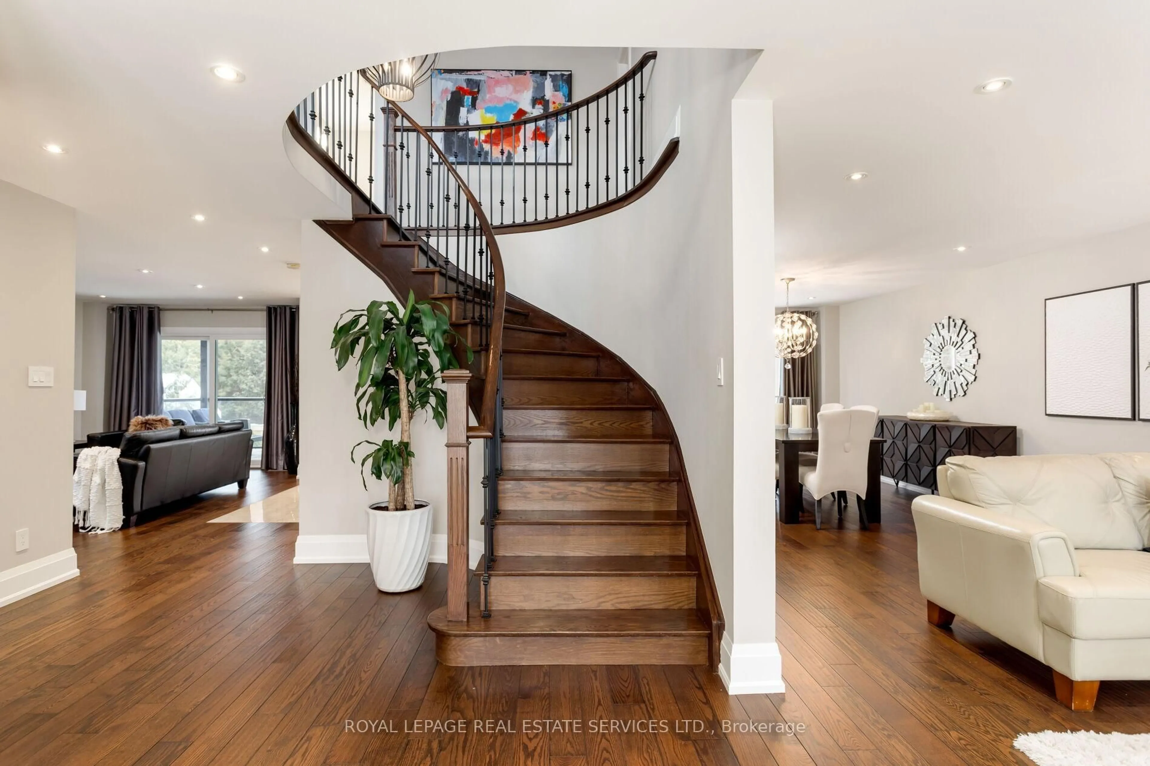 Unknown for 1286 Gryphon Mews, Mississauga Ontario L4W 3E5